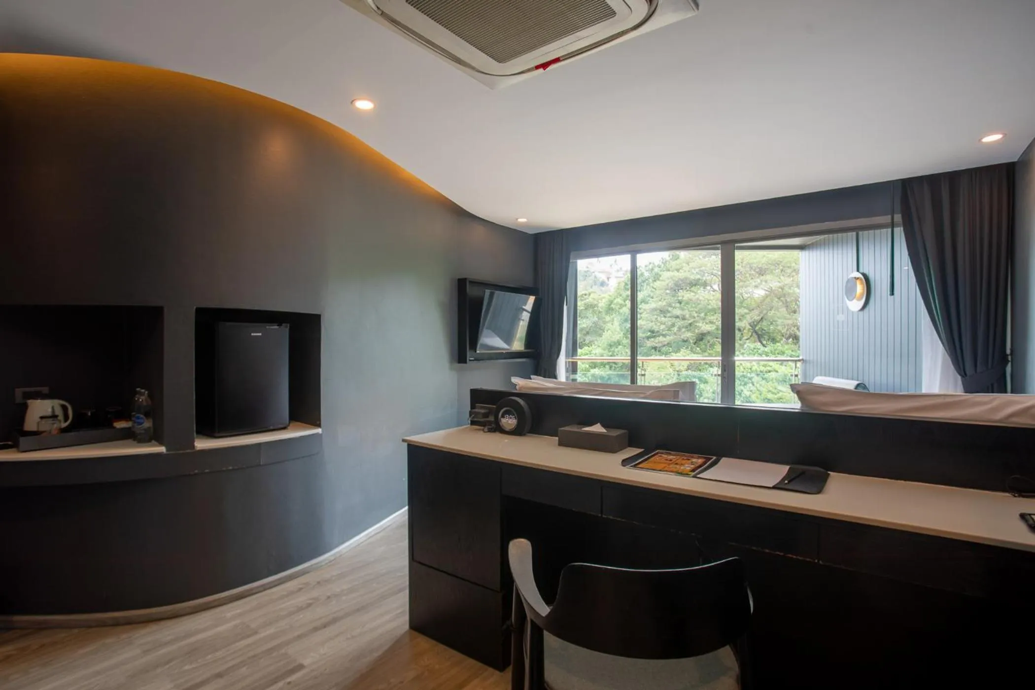 Bed in Hotel Tide Phuket Beachfront