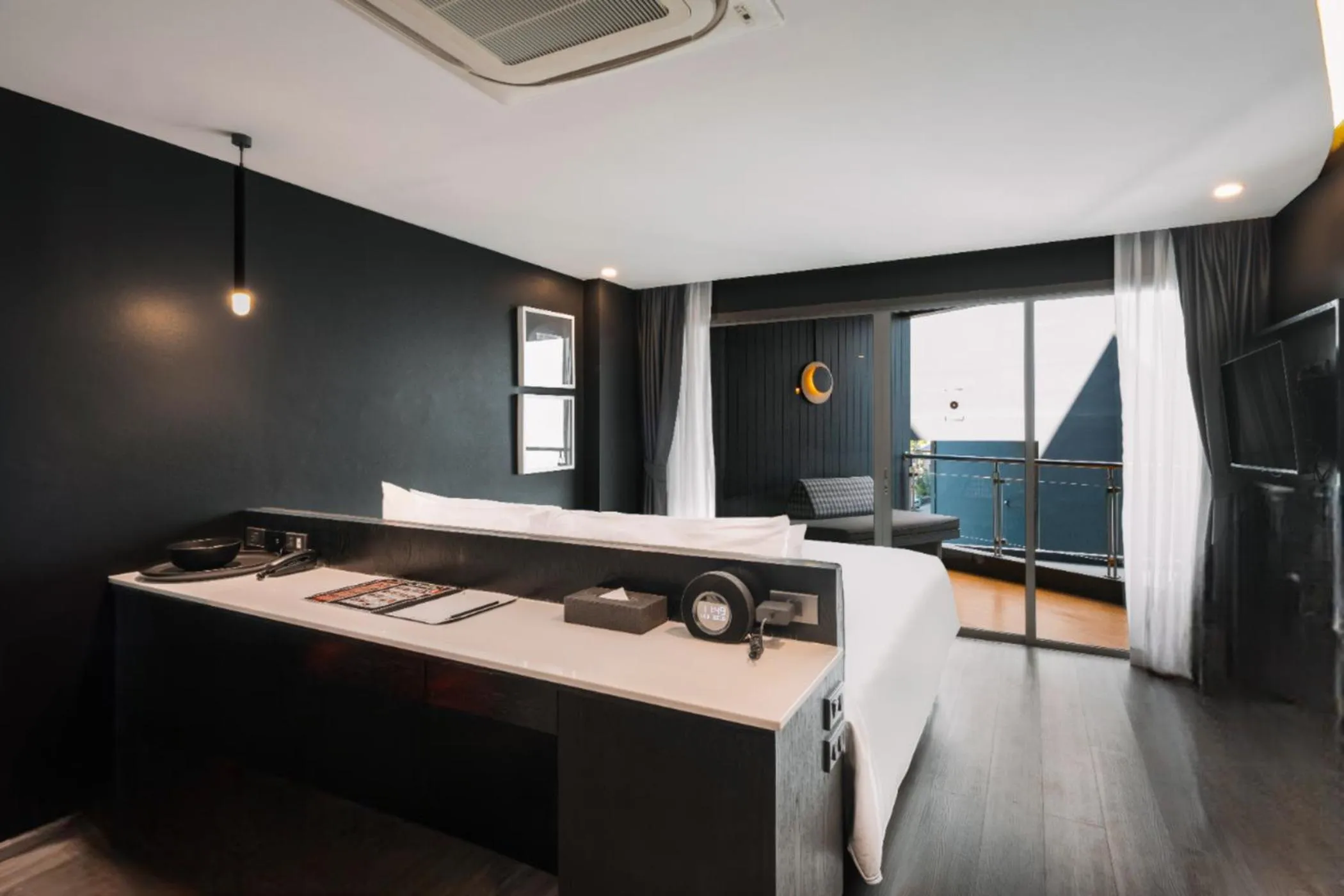 Bed in Hotel Tide Phuket Beachfront