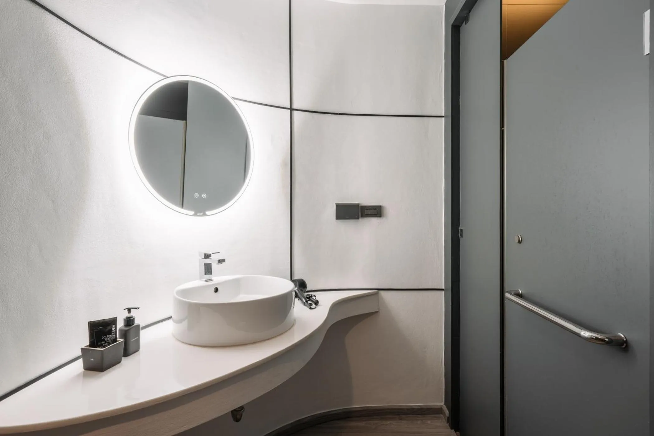 Bathroom in Hotel Tide Phuket Beachfront