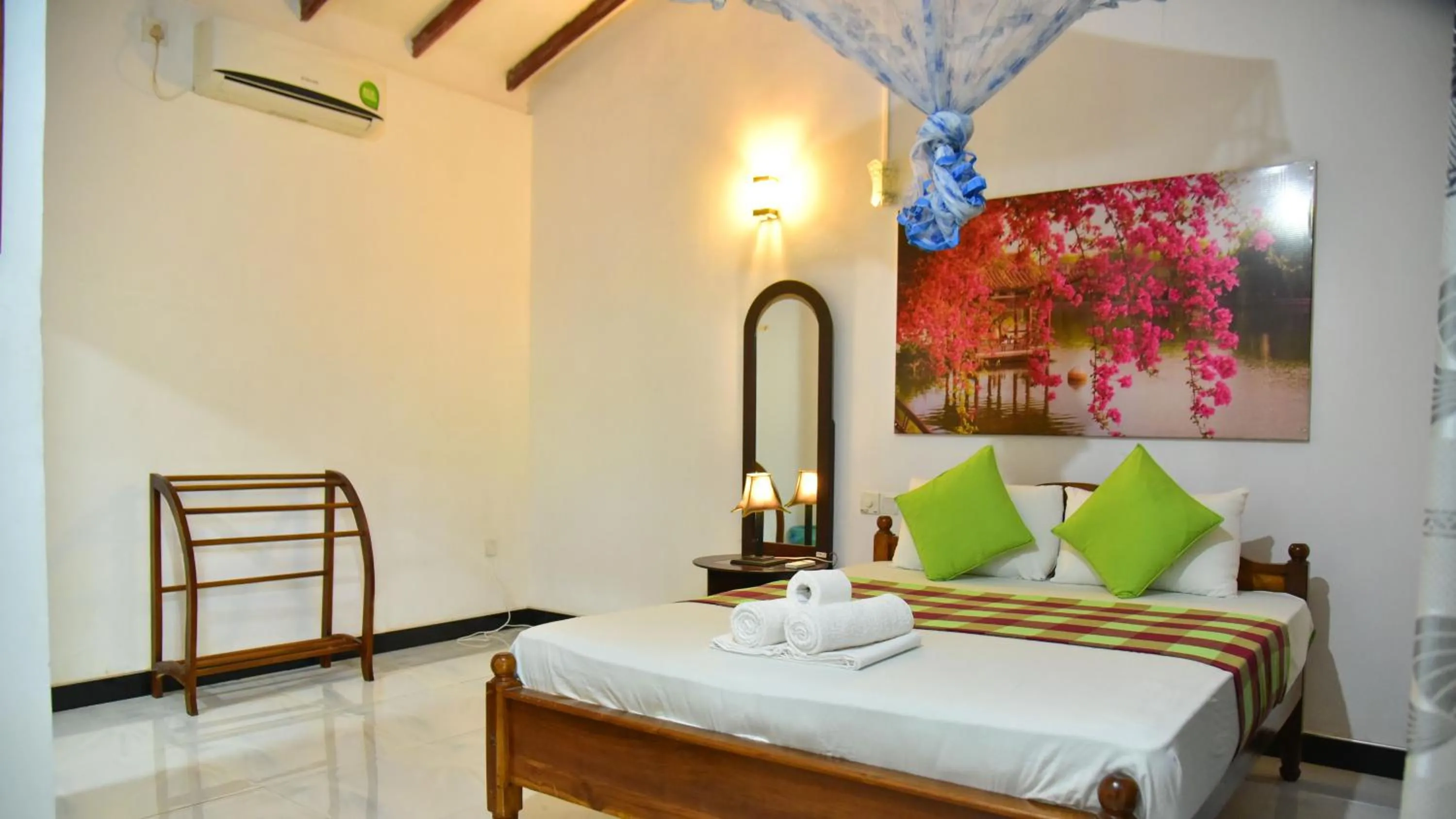 Bed in Sayare Inn