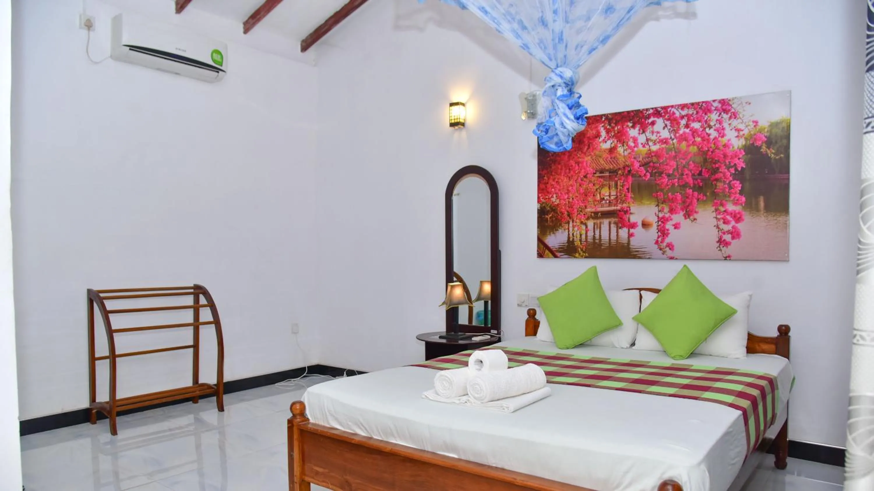 Bed in Sayare Inn