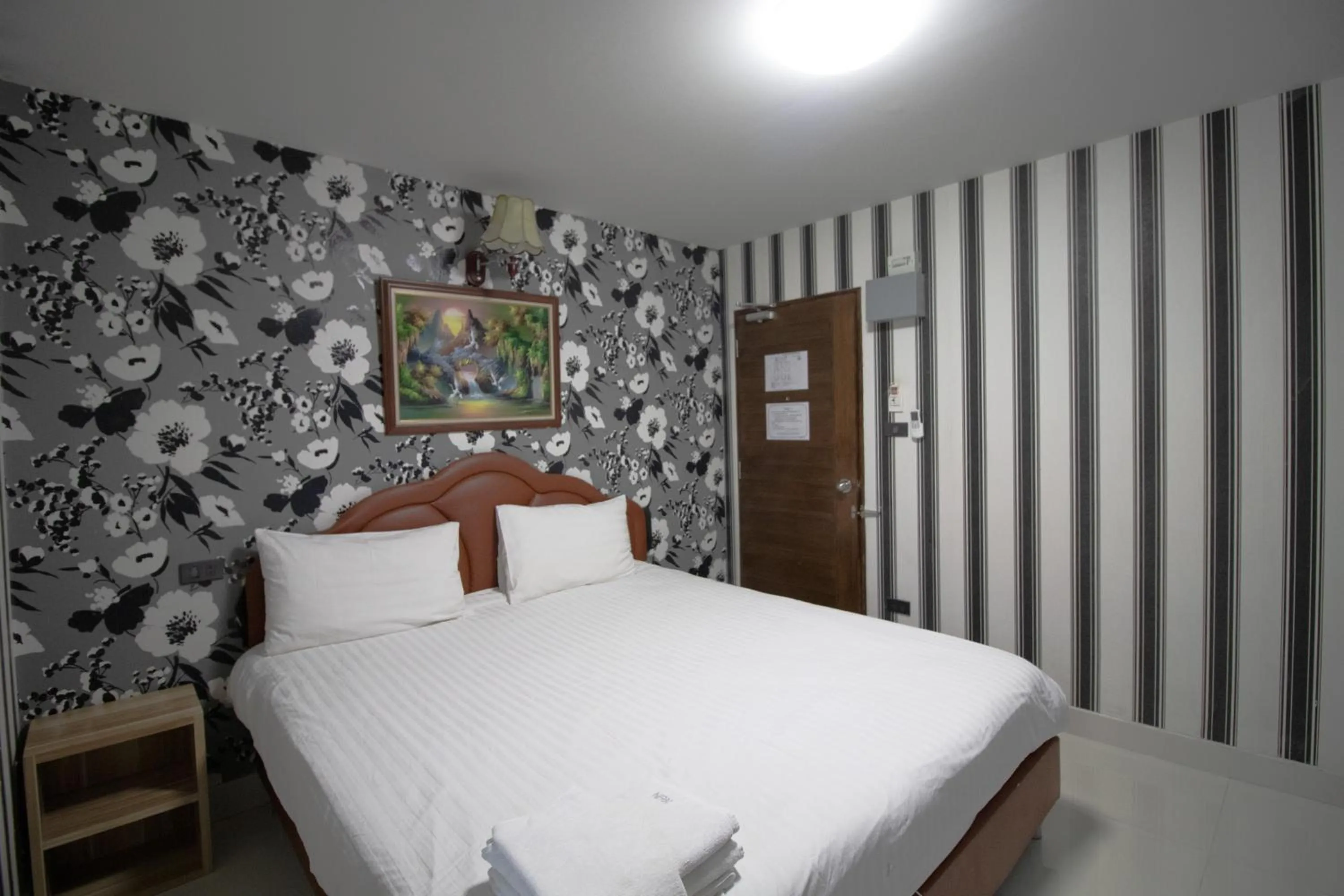 Bedroom, Bed in Kun Hotel