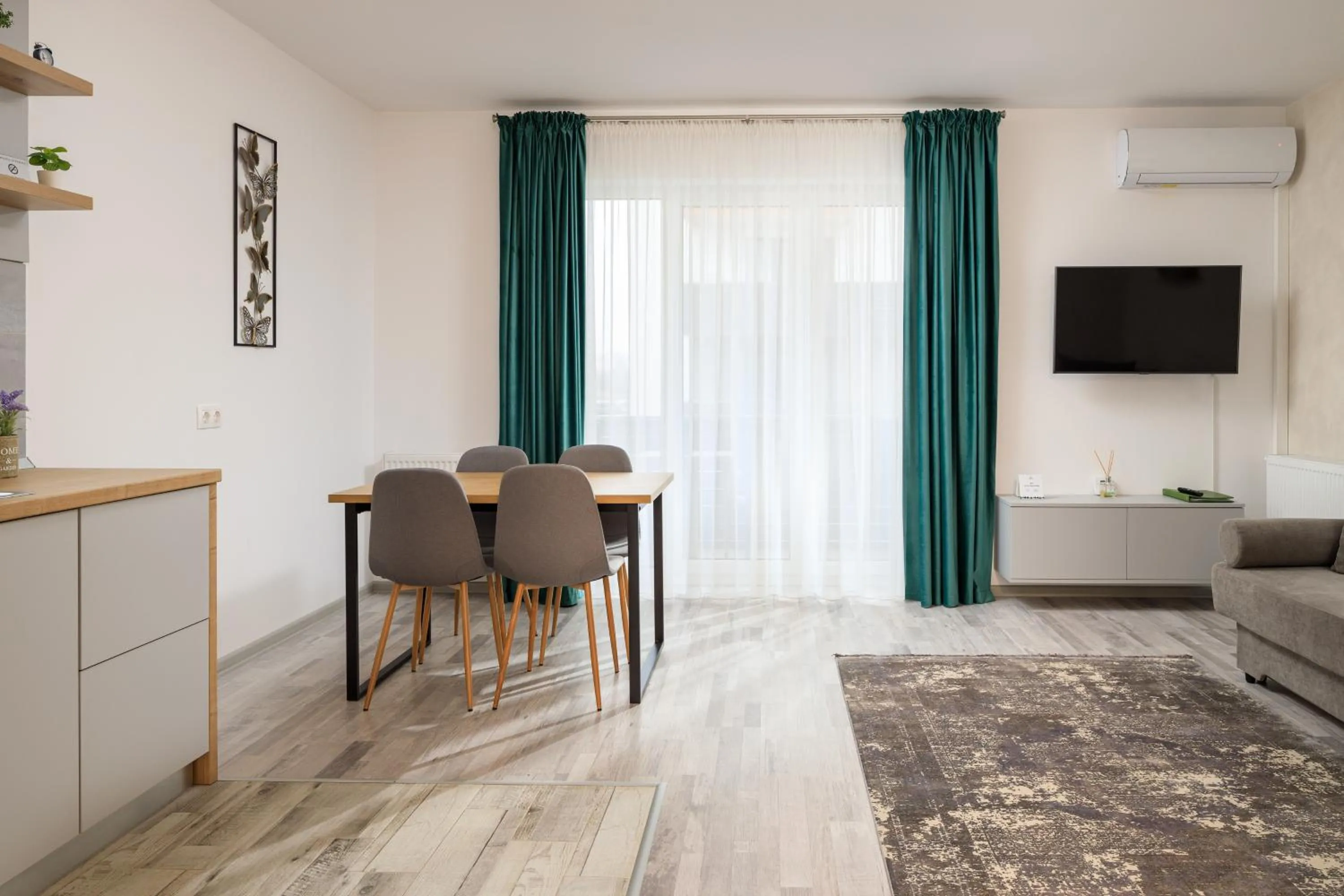 Communal lounge/ TV room in Brasov Holiday Apartments