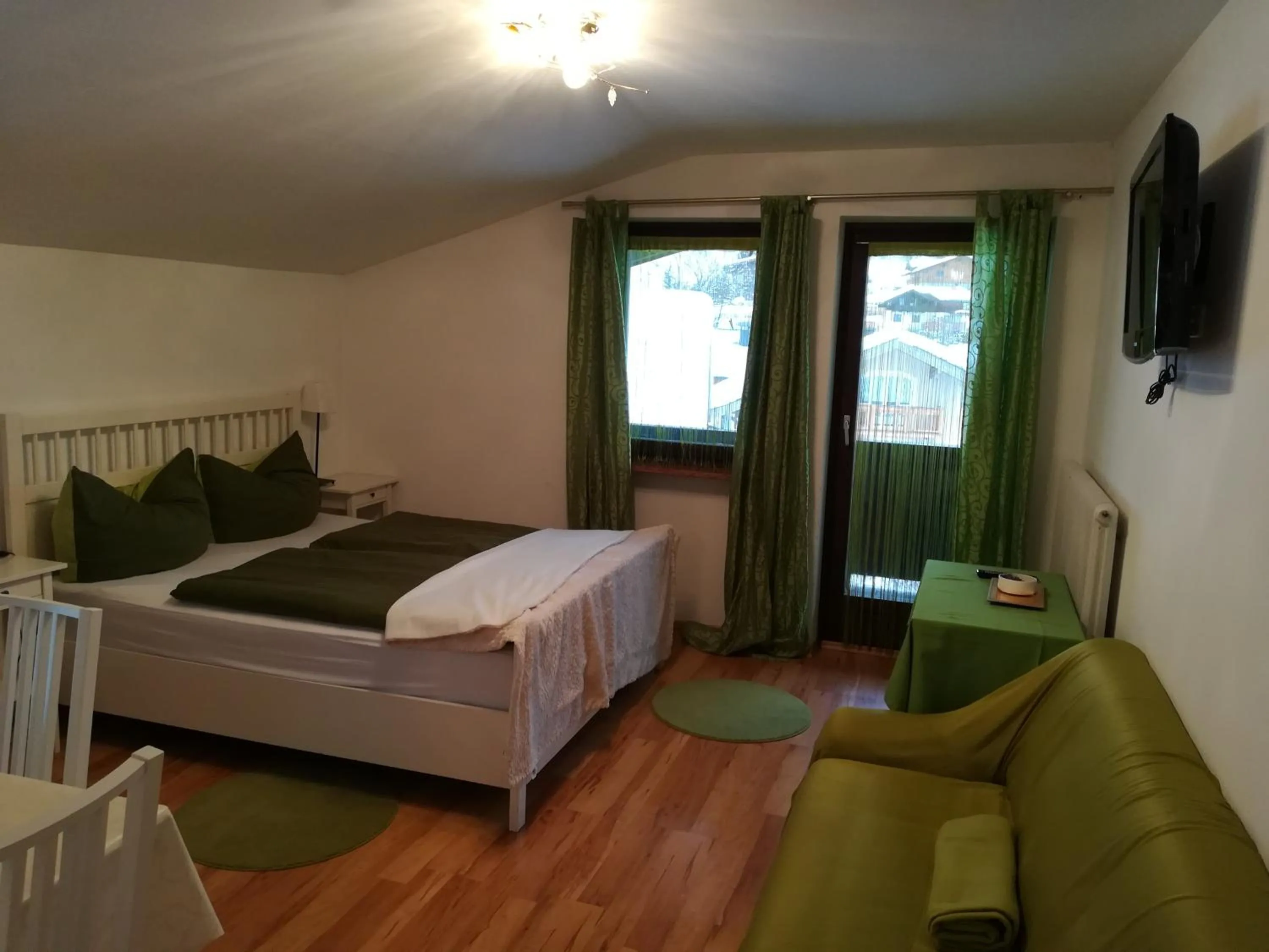 Apartment with View and Balcony in Gästehaus Anna