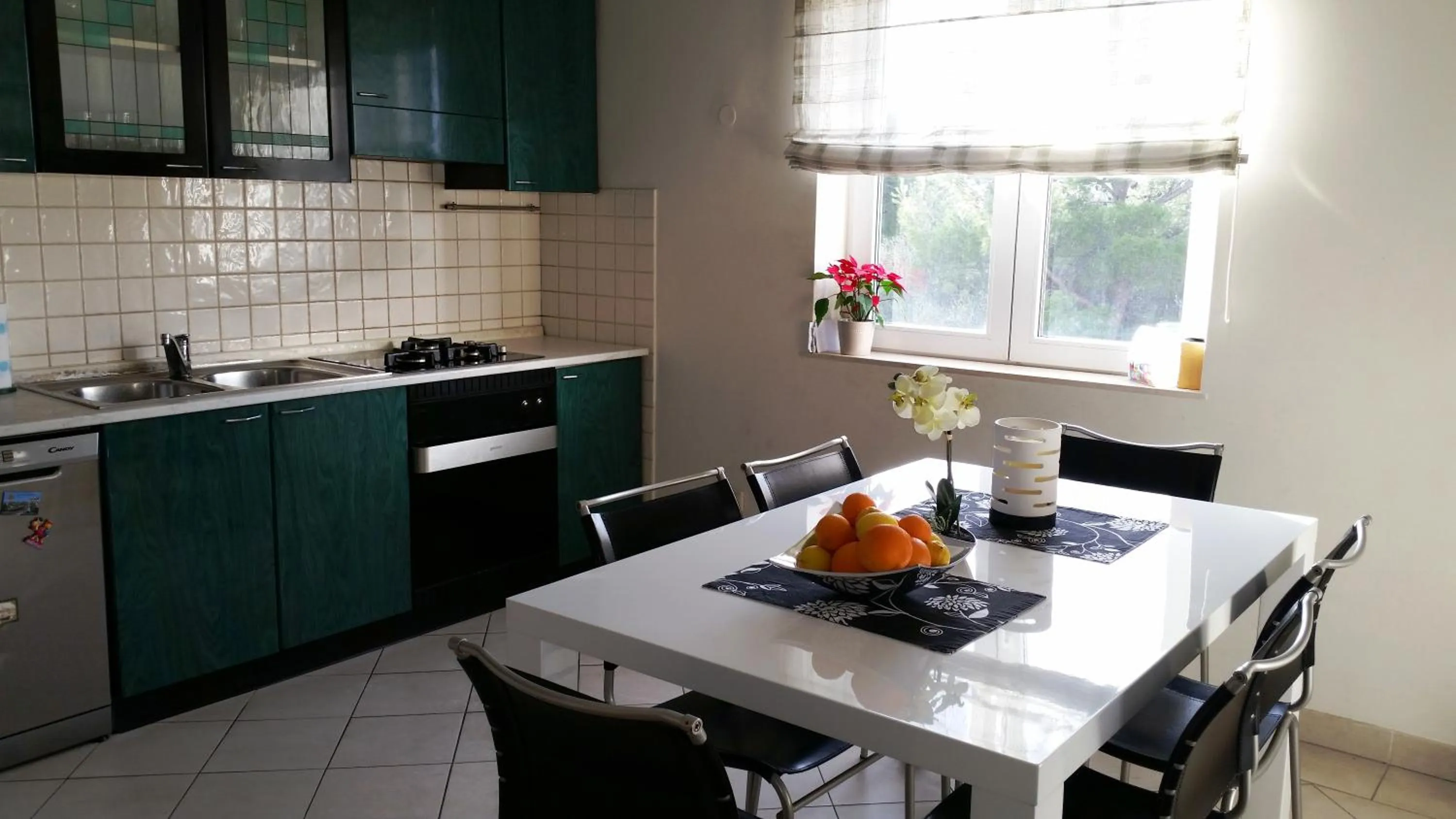 Dining area in Apartments Red Coral Cavtat