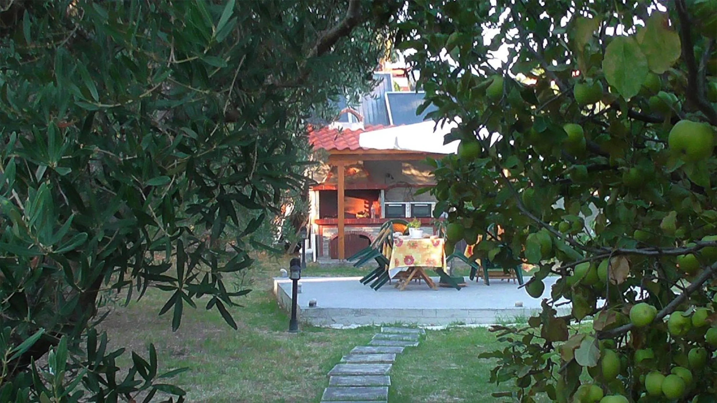 BBQ facilities in Studios Tripiti