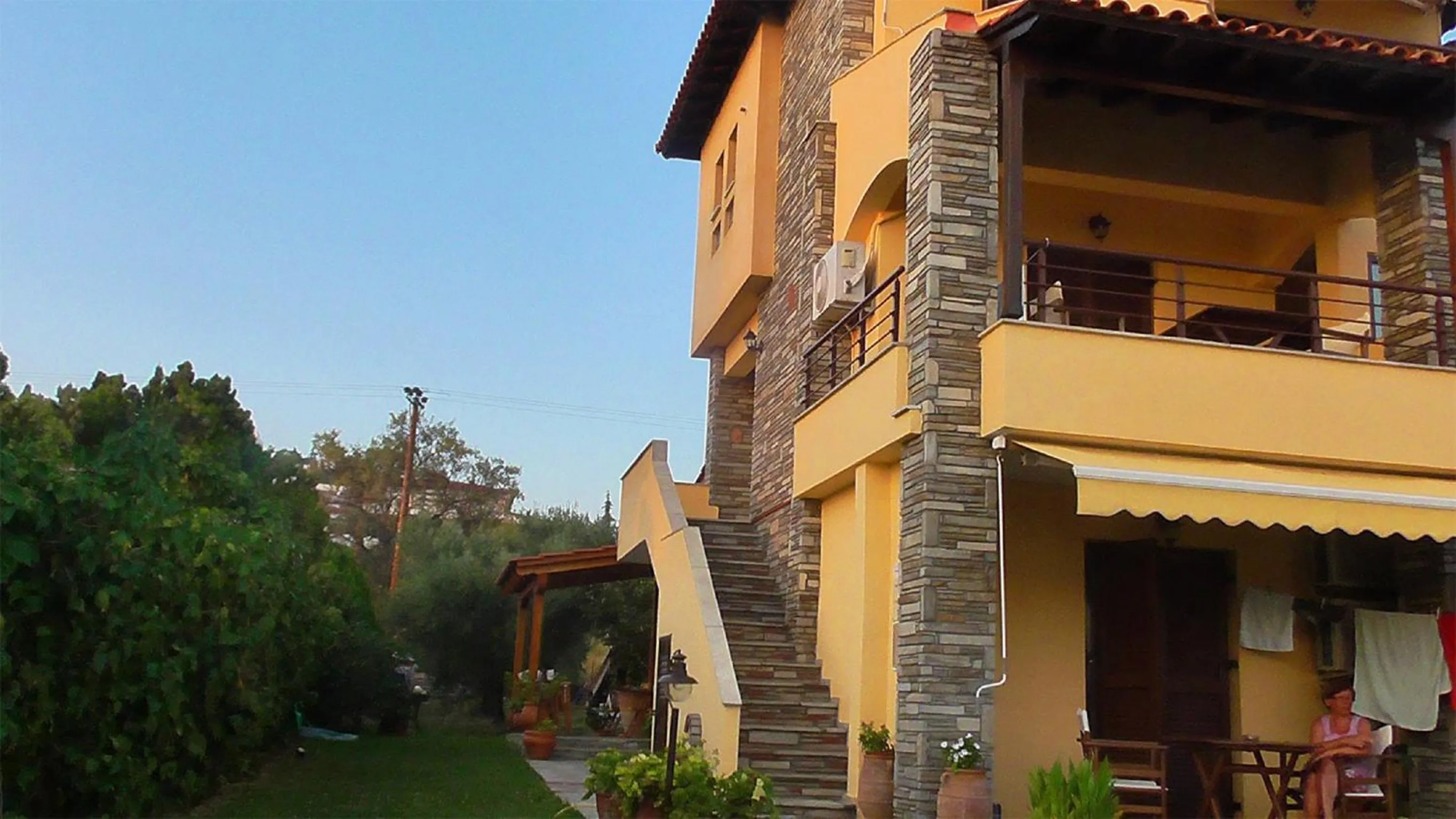 Property building in Studios Tripiti