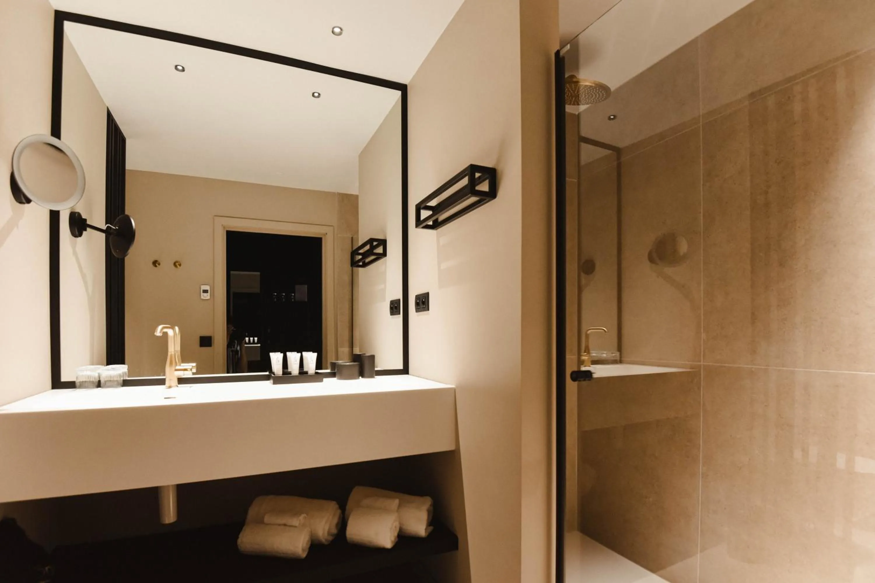 Shower in Hotel Sanglier