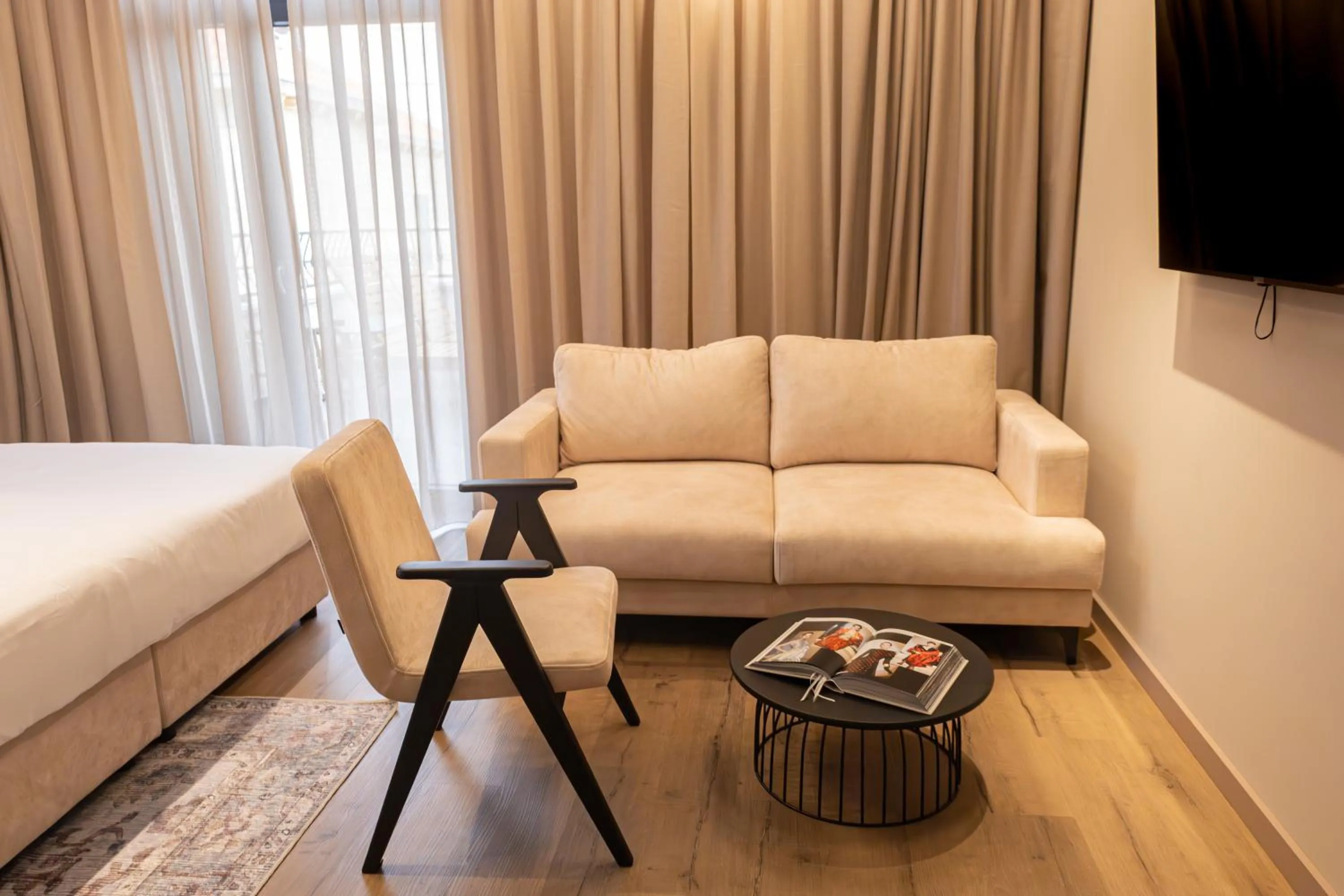 Living room, Bed in Hotel Aquarius Dubrovnik