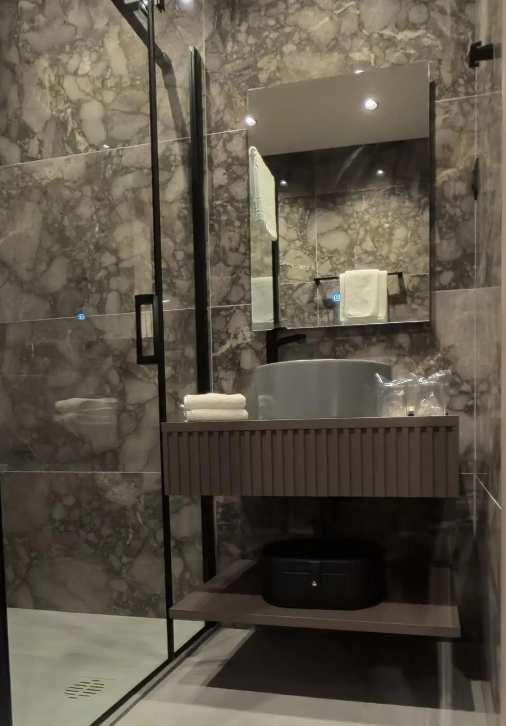 Bathroom in Hotel Aquarius Dubrovnik Bathroom in Hotel Aquarius Dubrovnik