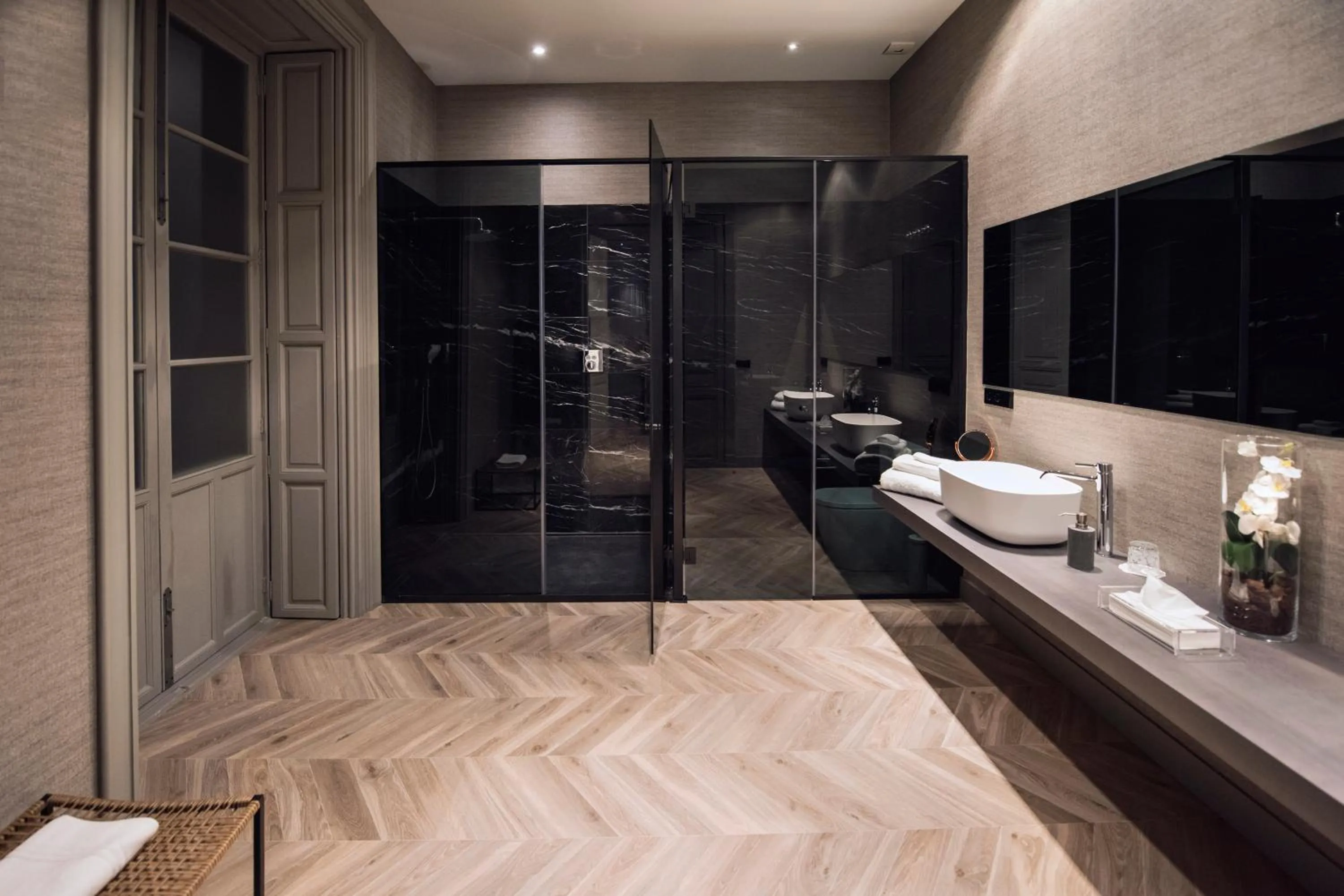 Shower in Palacio Salvetti Suites