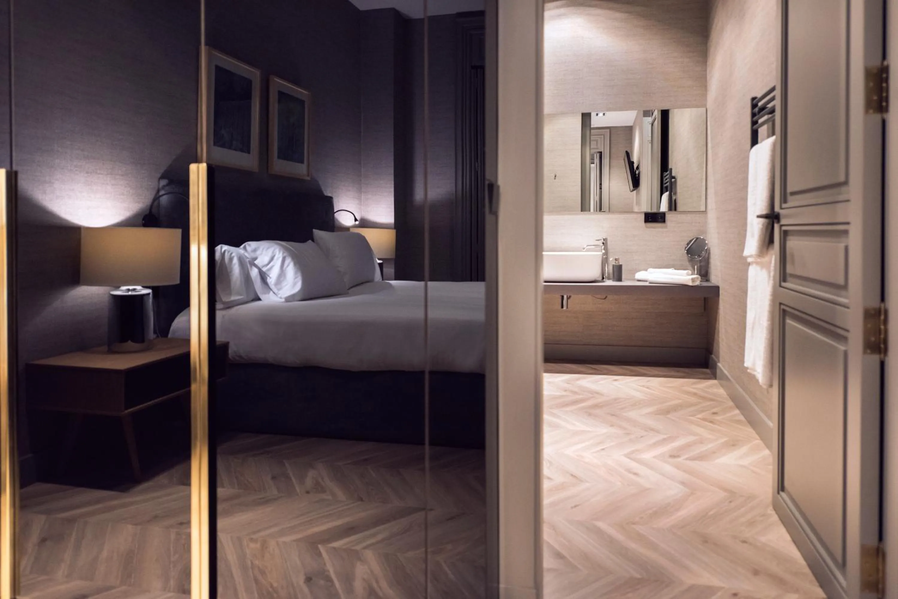Bathroom, Bed in Palacio Salvetti Suites
