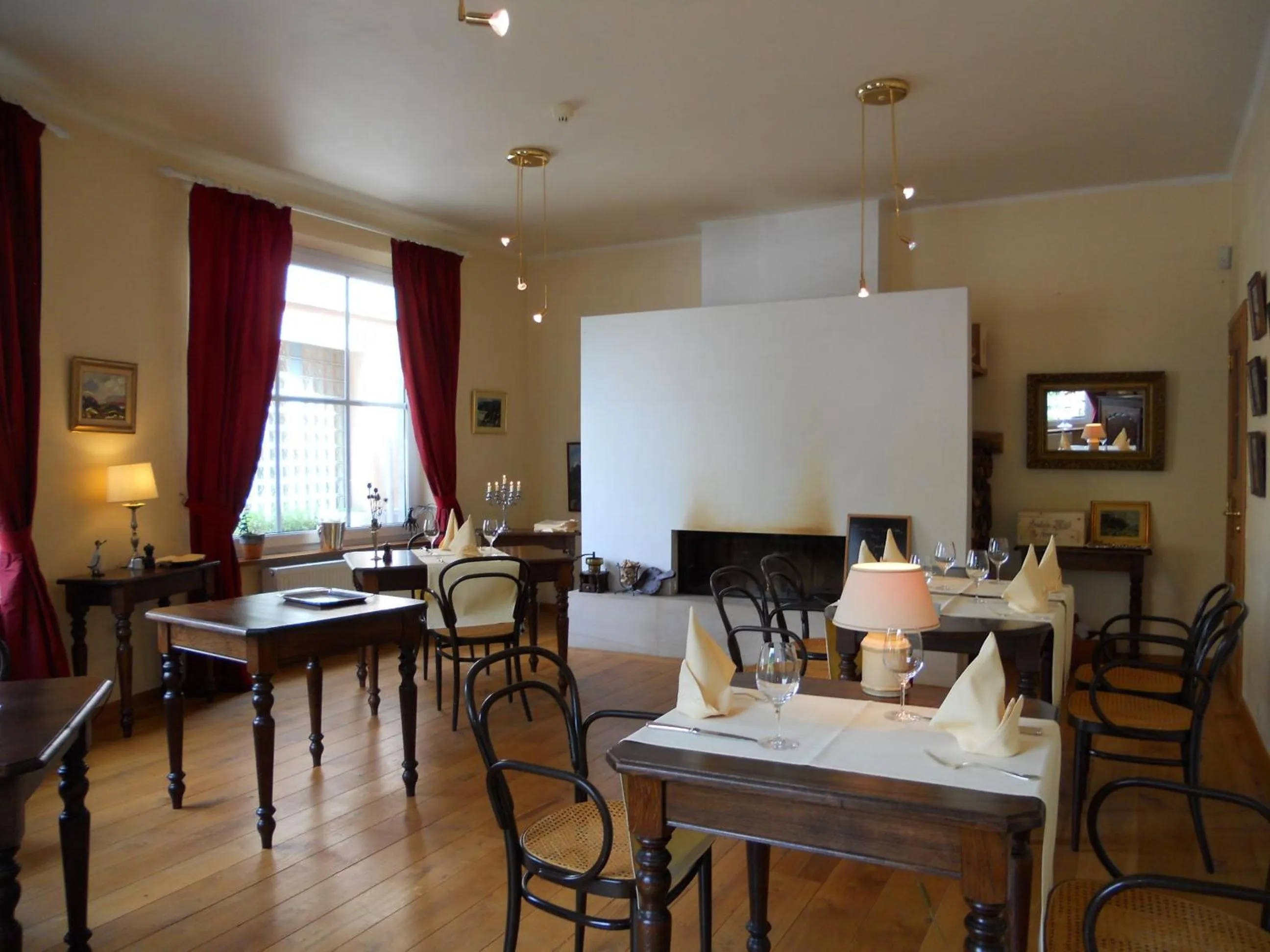 Restaurant/places to eat in Hotel Beau Rivage and Restaurant Koulic