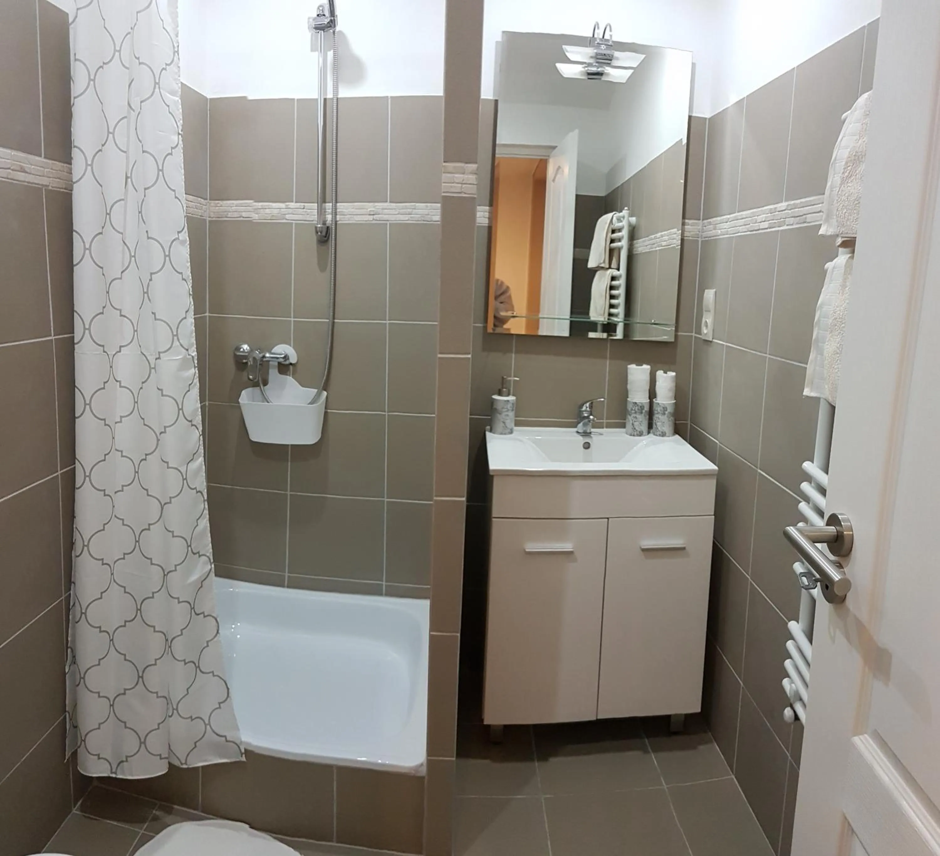 Bathroom in Hédi Vendégház Eger