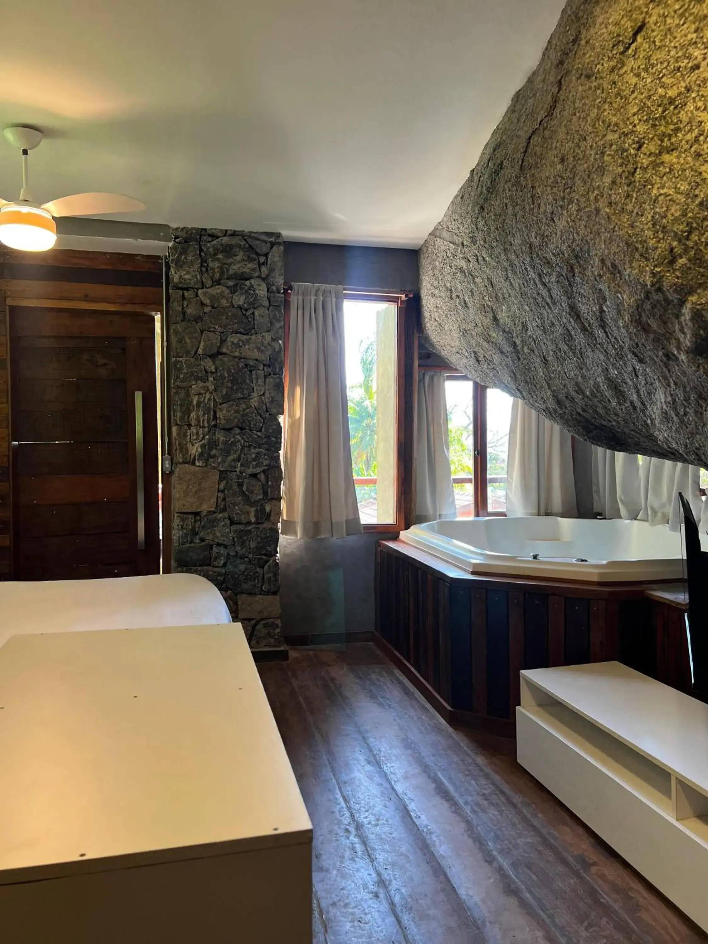 Photo of the whole room, Bed in Yannai Chalé Praia Photo of the whole room, Bed in Yannai Chalé Praia