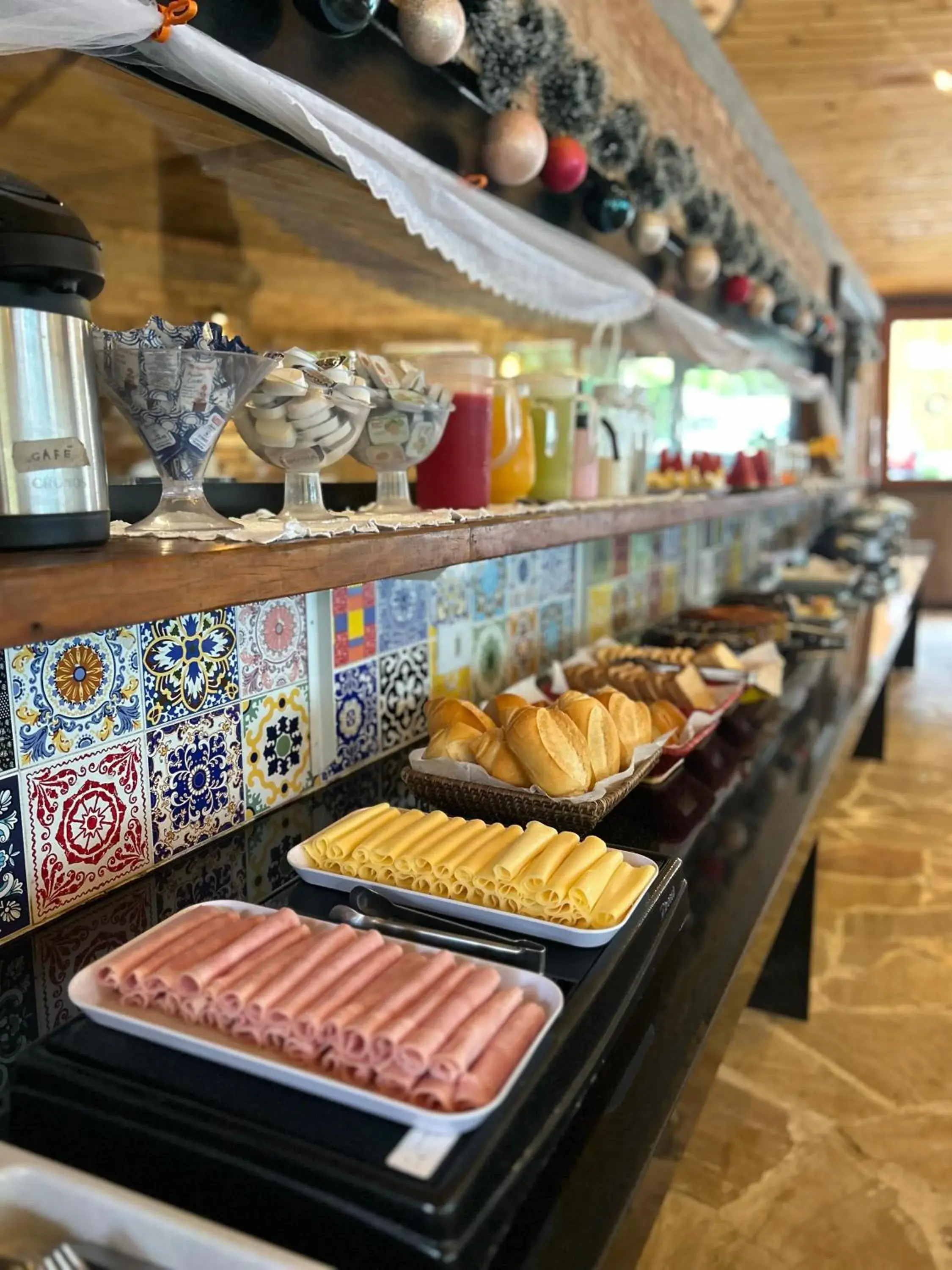 Food and drinks in Yannai Chalé Praia Food and drinks in Yannai Chalé Praia