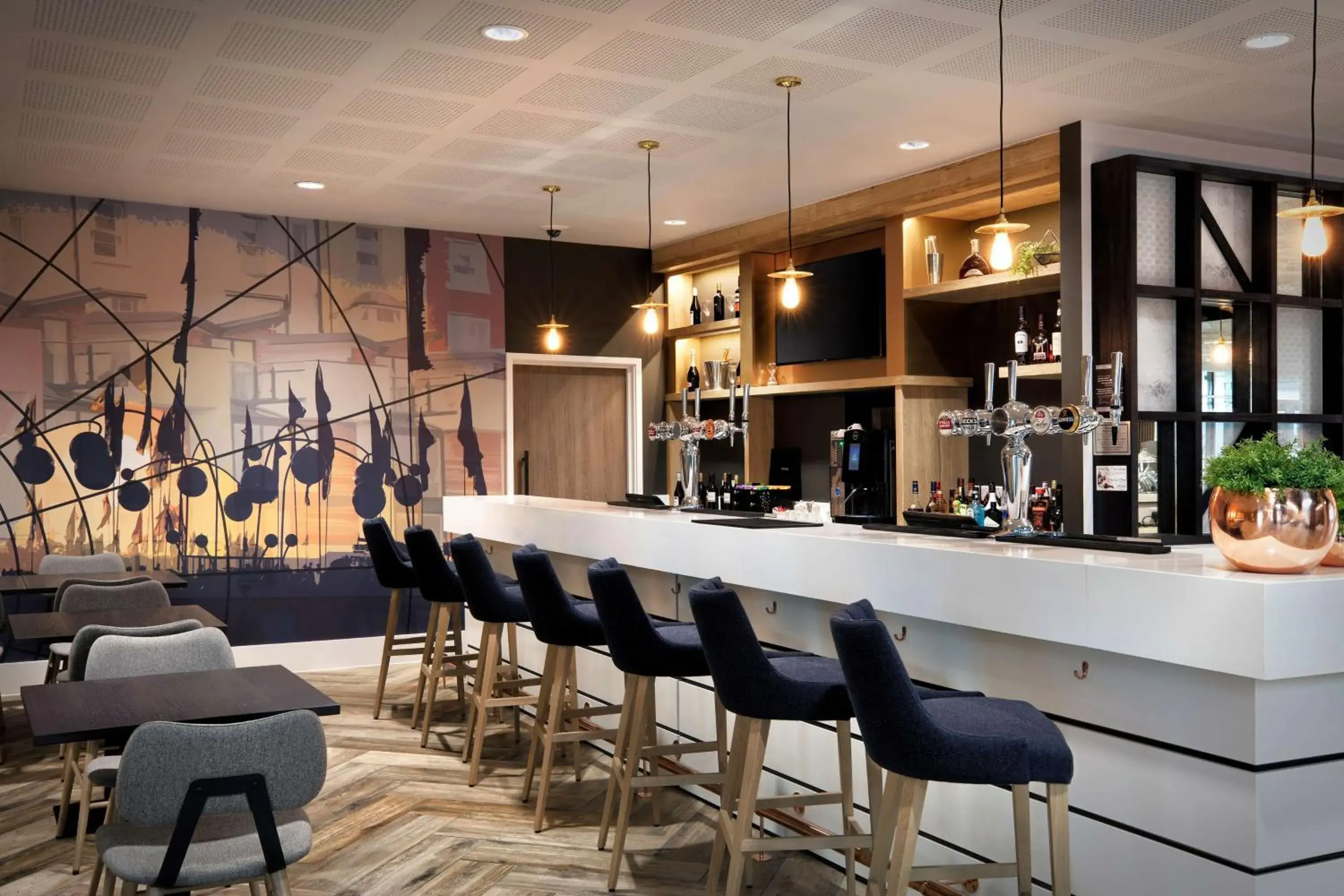 Lounge or bar in Hampton By Hilton Bristol Airport Lounge or bar in Hampton By Hilton Bristol Airport