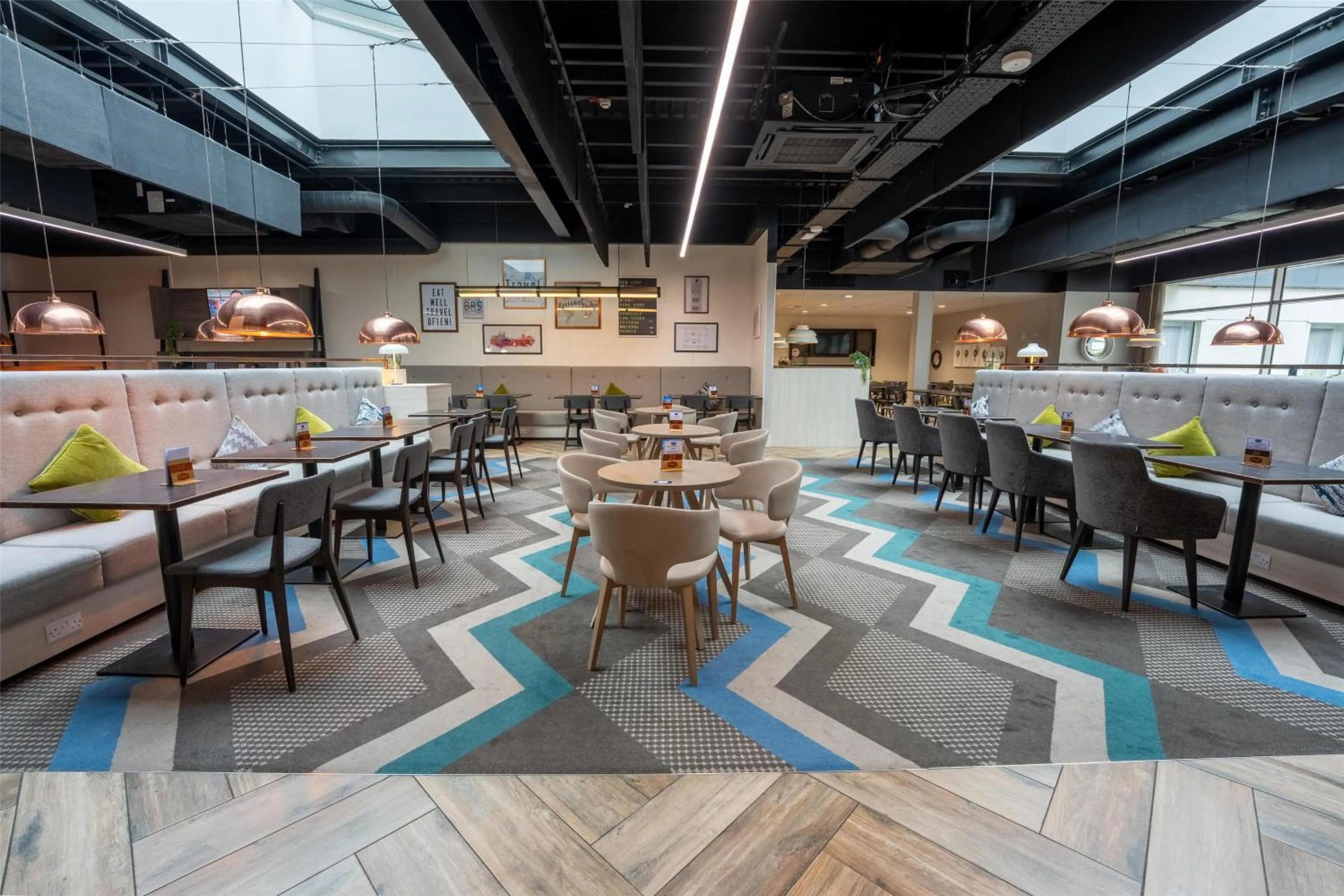 Lobby or reception in Hampton By Hilton Bristol Airport