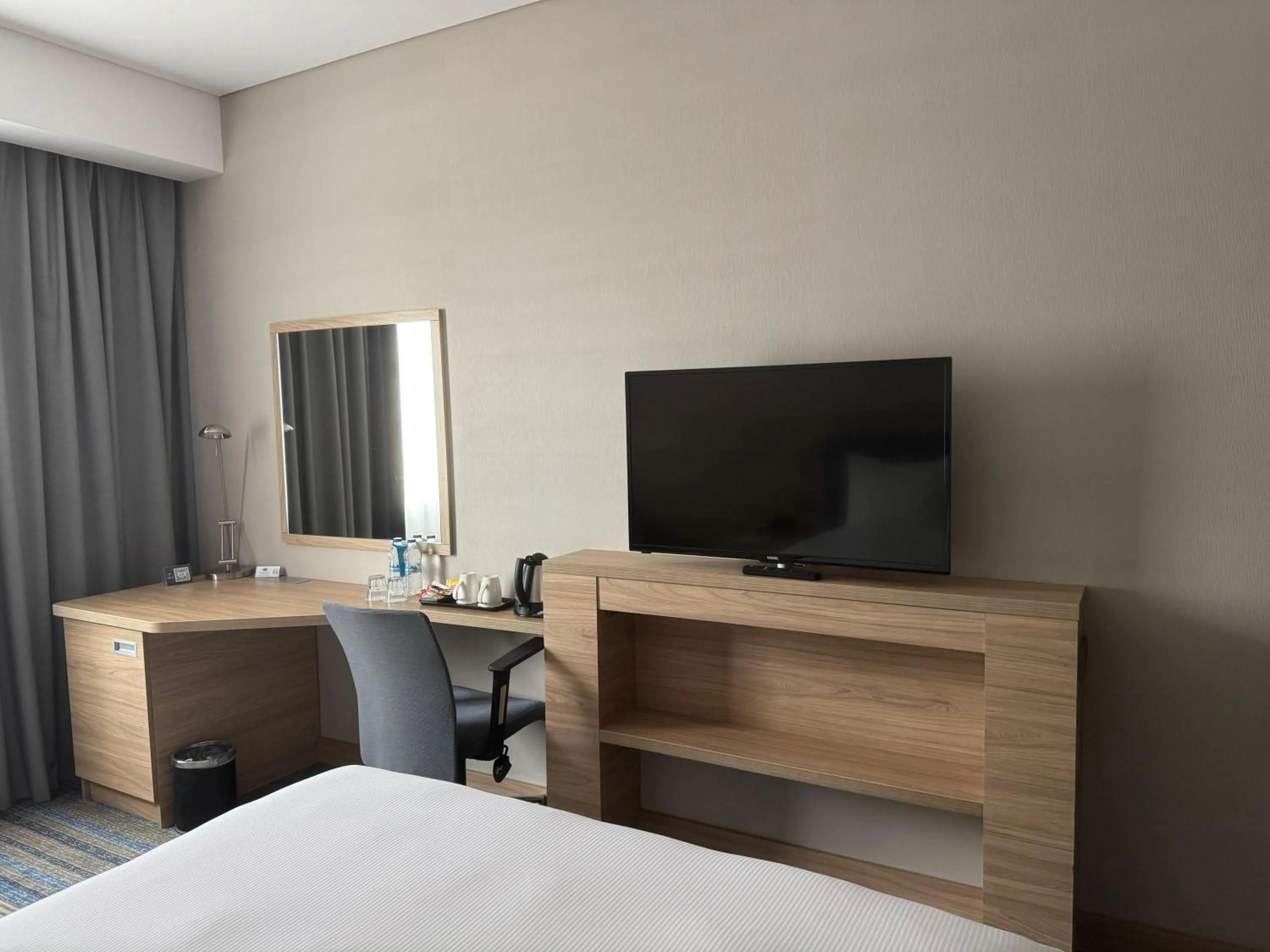 Coffee/tea facilities, Bed in Hampton By Hilton Izmir Aliaga