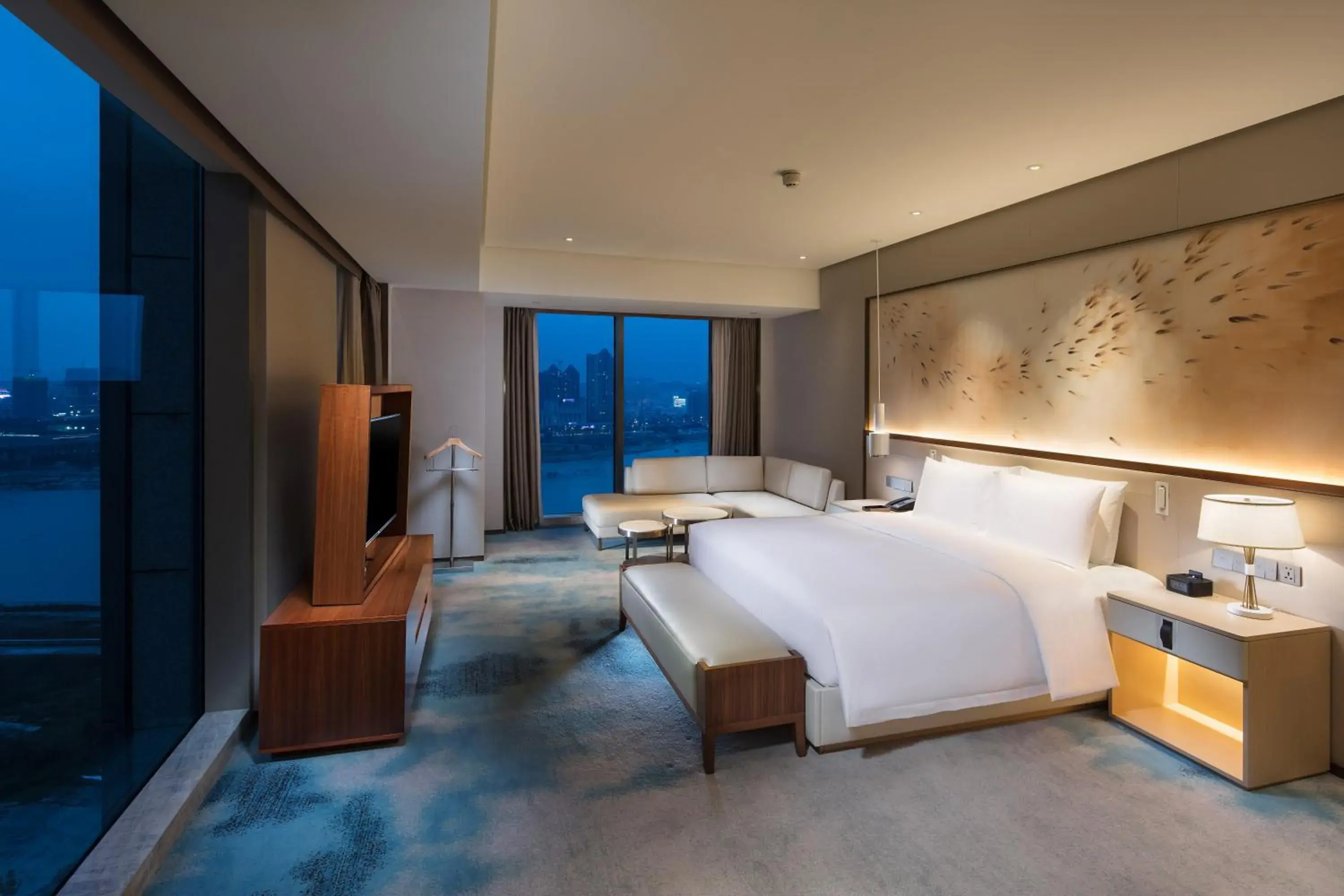 Seating area, Bed in Hilton Quanzhou Riverside Seating area, Bed in Hilton Quanzhou Riverside