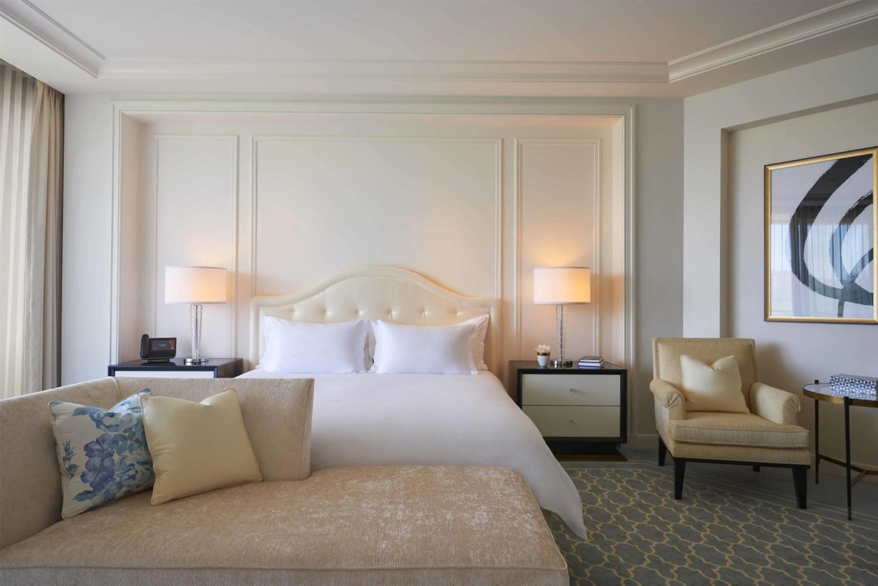 Living room, Bed in Waldorf Astoria Beverly Hills