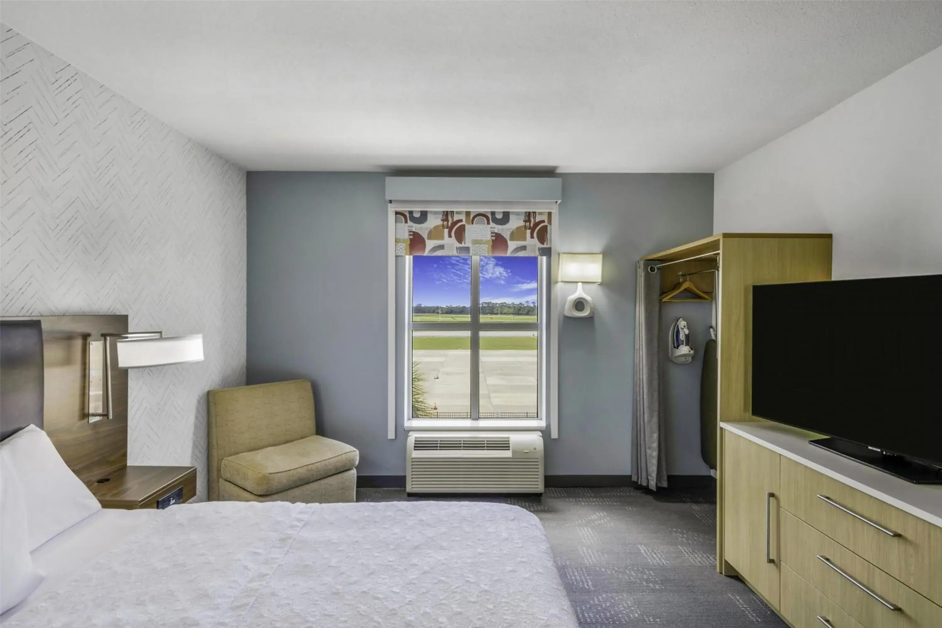 King Suite - Mobility and Hearing Access/Non-Smoking in Home2 Suites By Hilton St. Simons Island King Suite - Mobility and Hearing Access/Non-Smoking in Home2 Suites By Hilton St. Simons Island