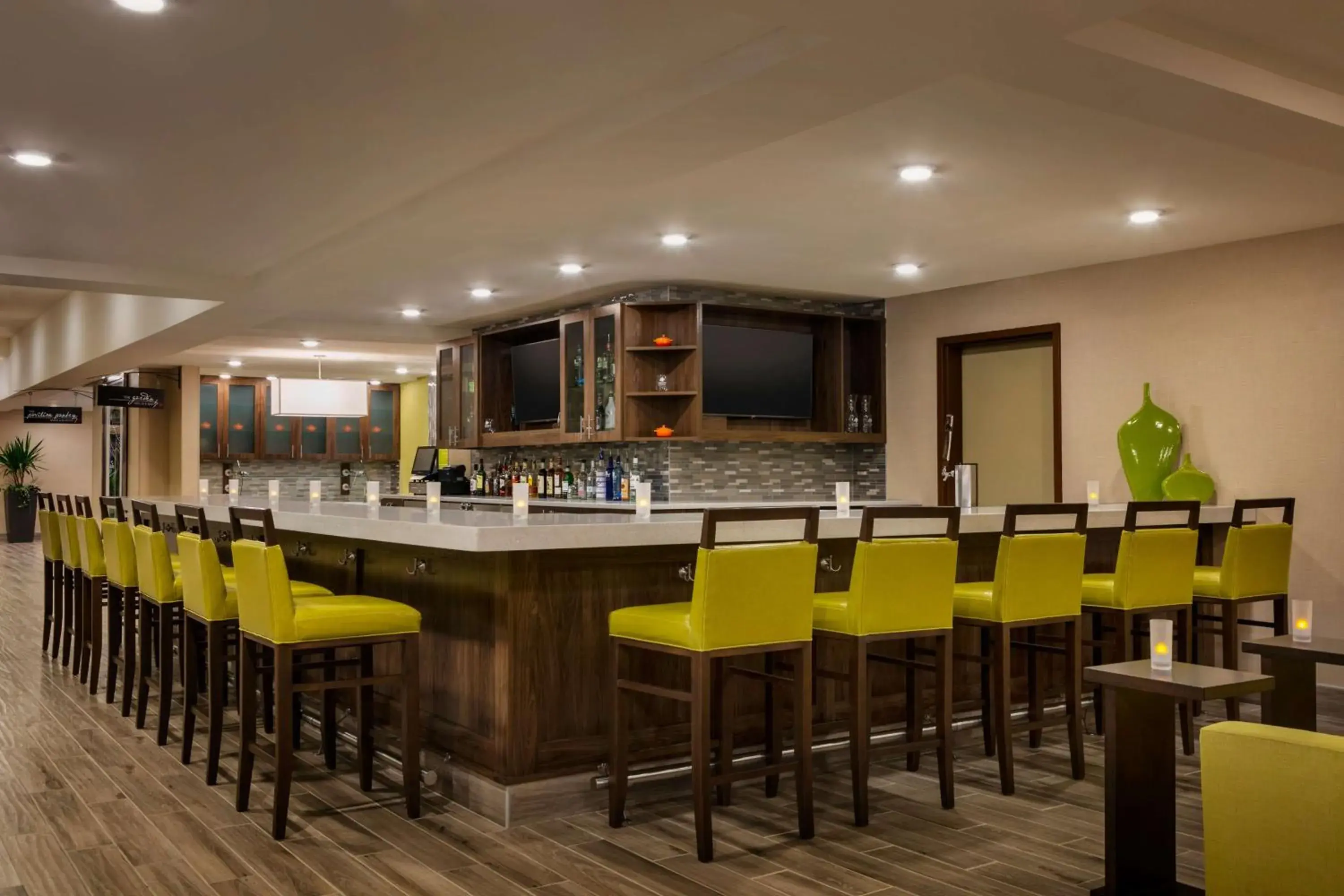 Lounge or bar in Hilton Garden Inn Statesville Lounge or bar in Hilton Garden Inn Statesville