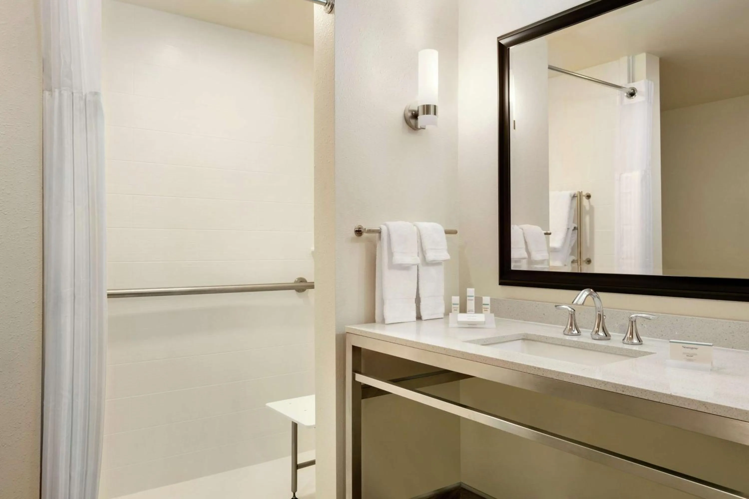 Bathroom in Hilton Garden Inn Statesville