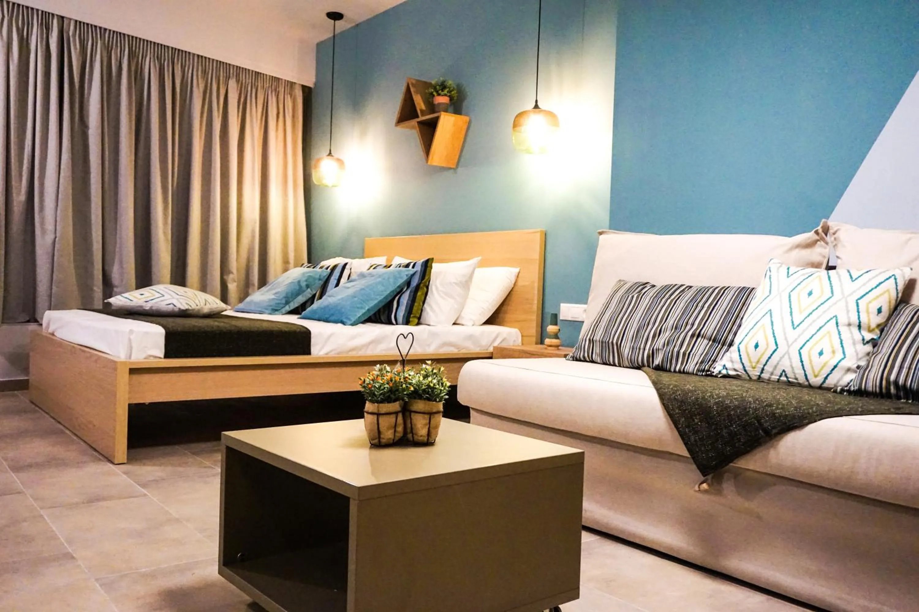 Living room, Bed in Emerald Suite