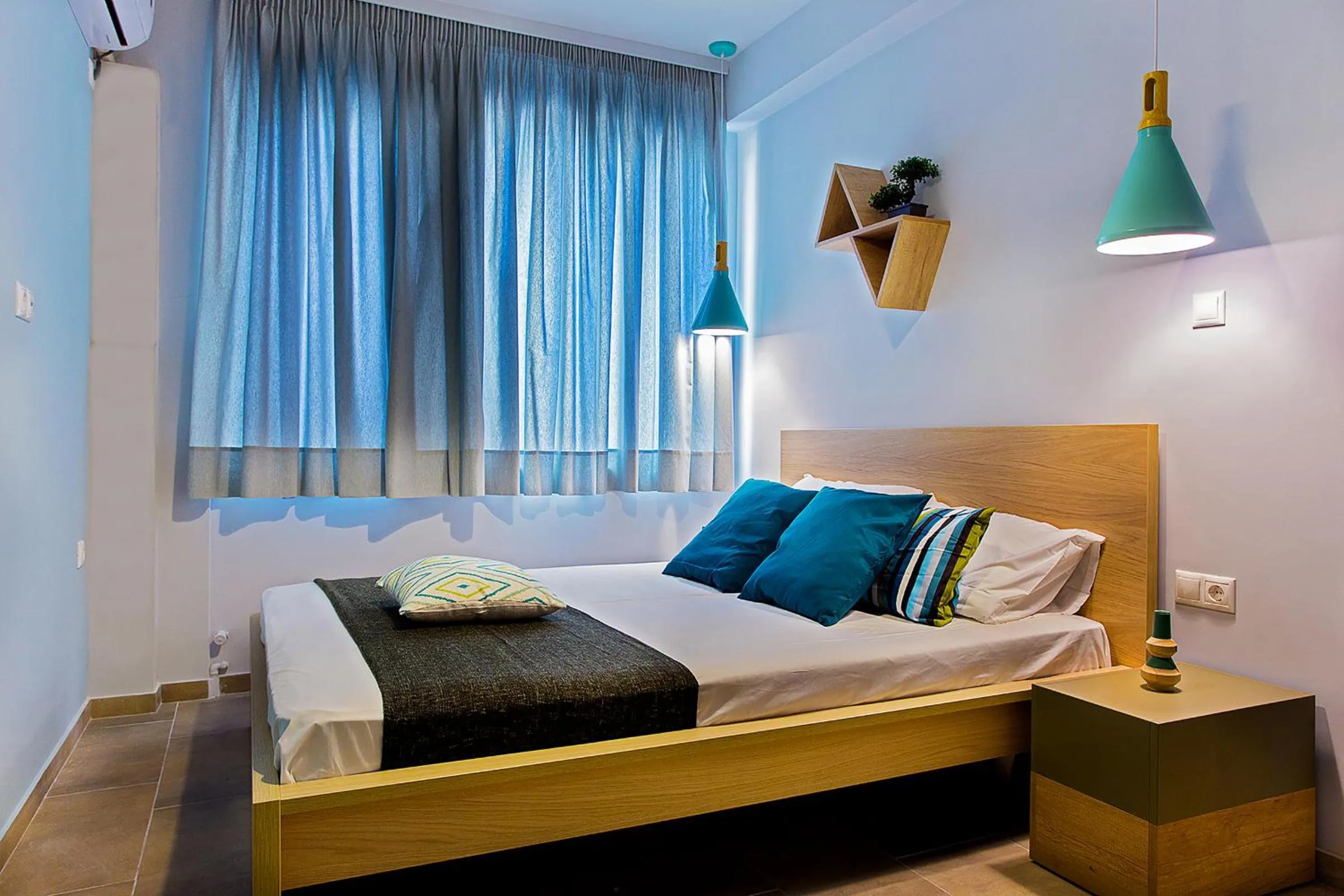 Bedroom, Bed in Emerald Suite