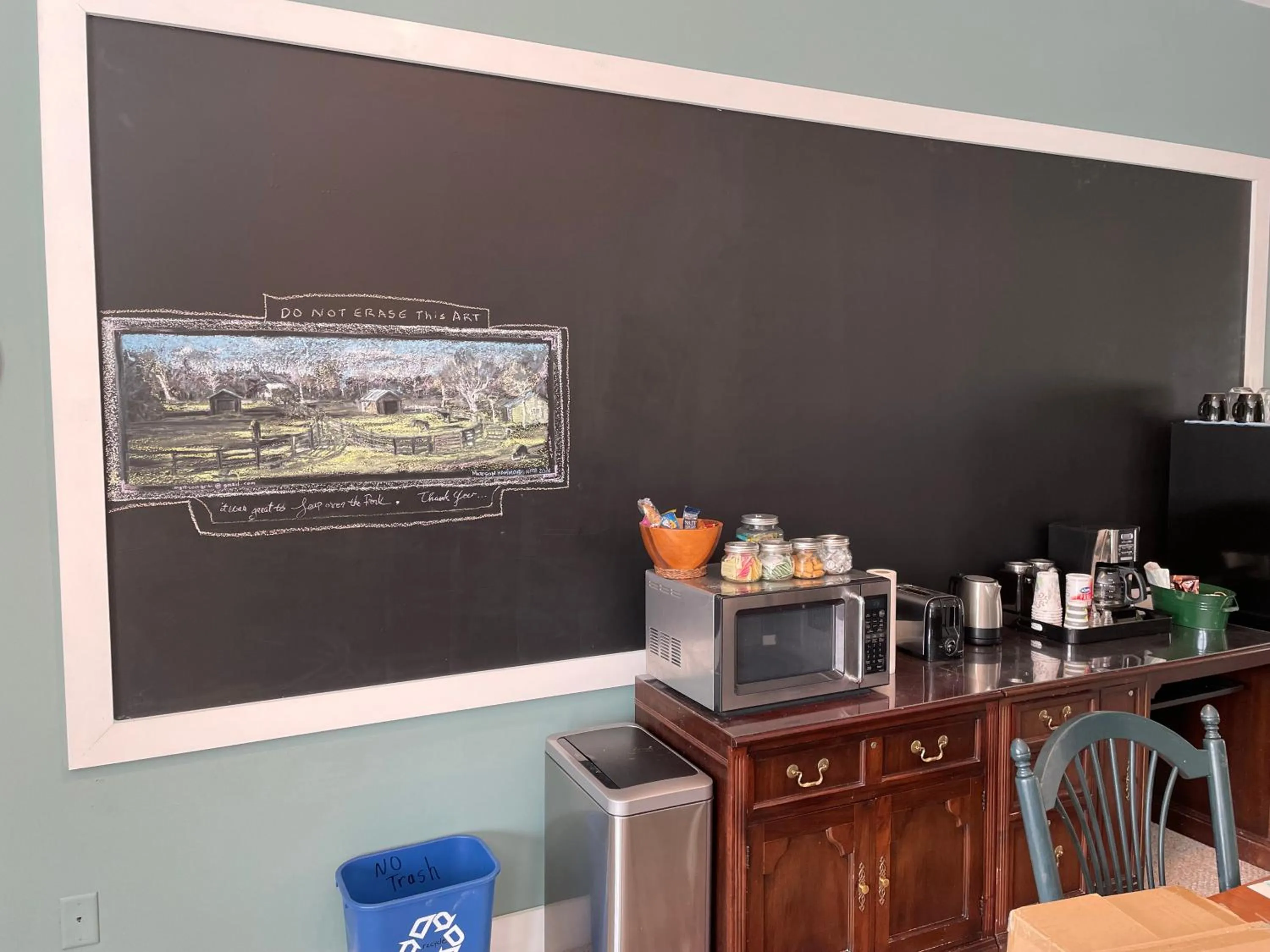Coffee/tea facilities in Full Circle Farm Inn