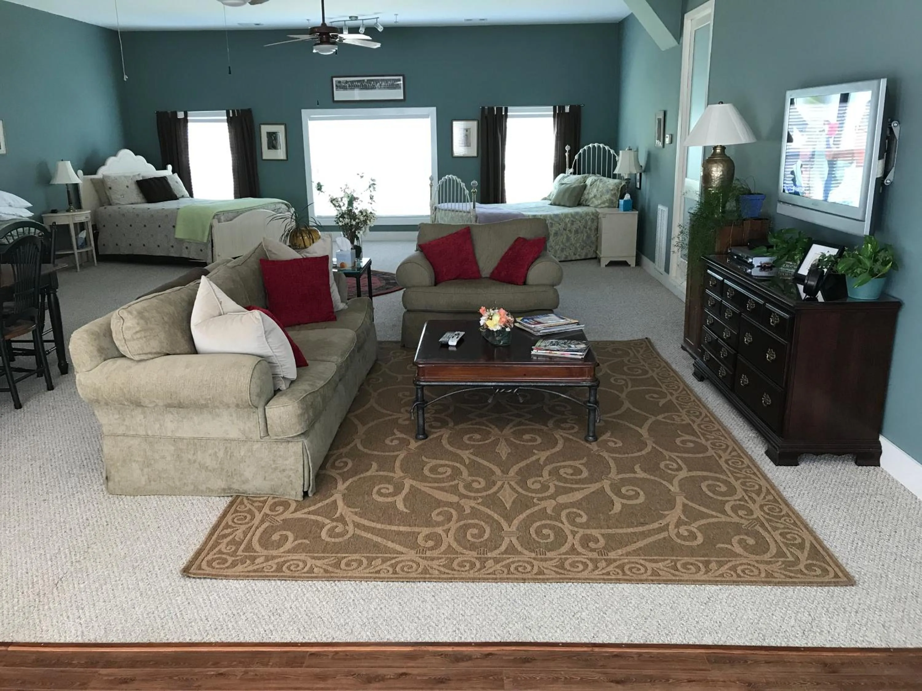 Living room in Full Circle Farm Inn