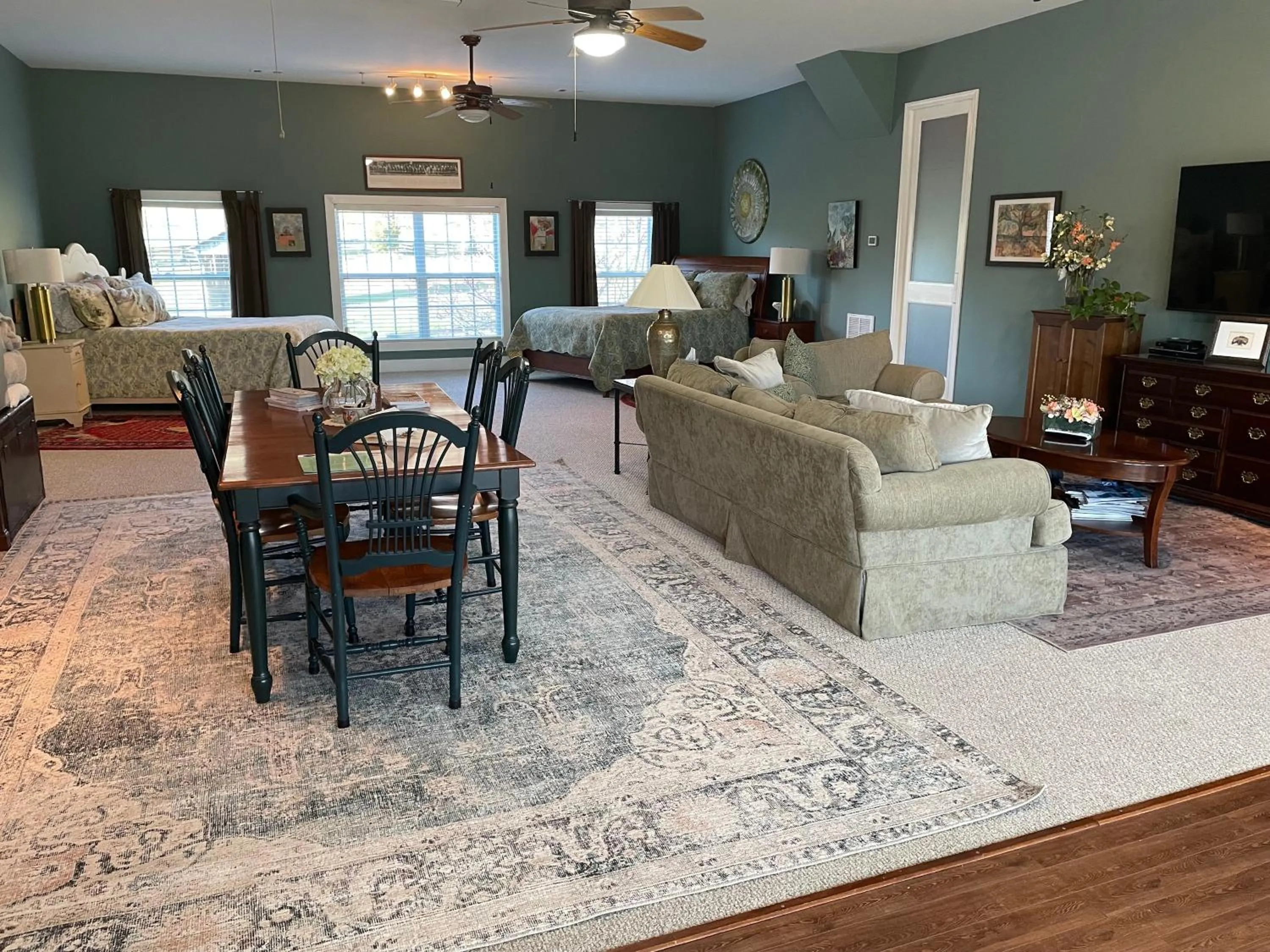 Living room in Full Circle Farm Inn