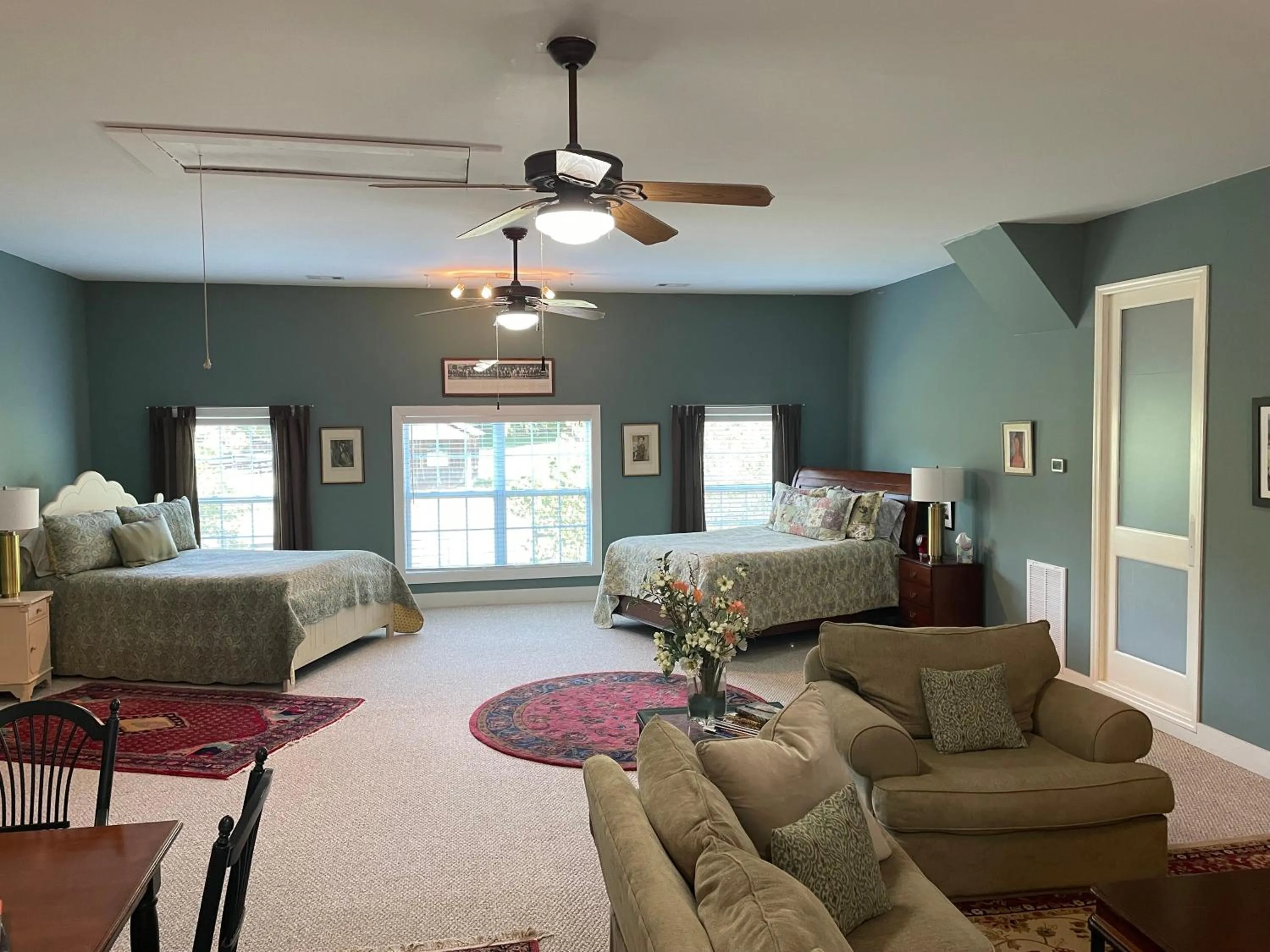 Bed in Full Circle Farm Inn