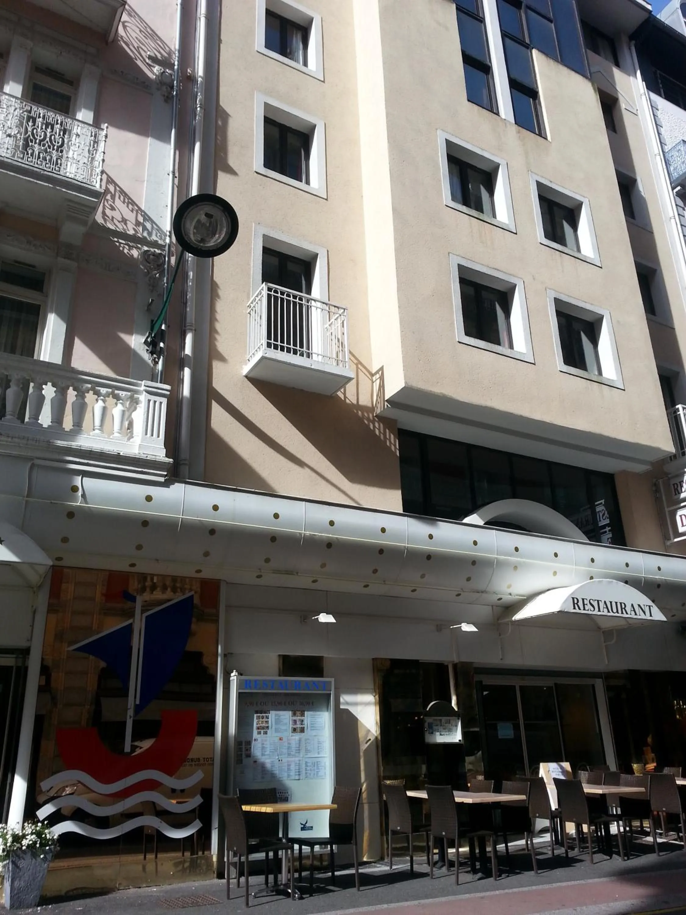 Facade/entrance in Hôtel de Paris