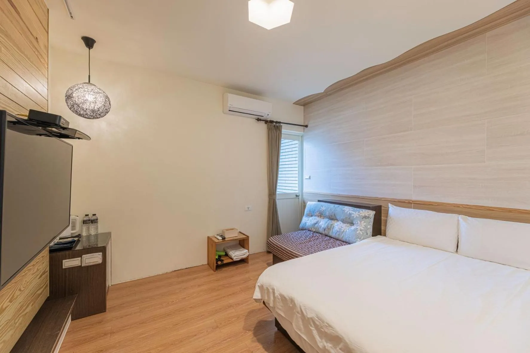 Bed in Happiness Yes Inn