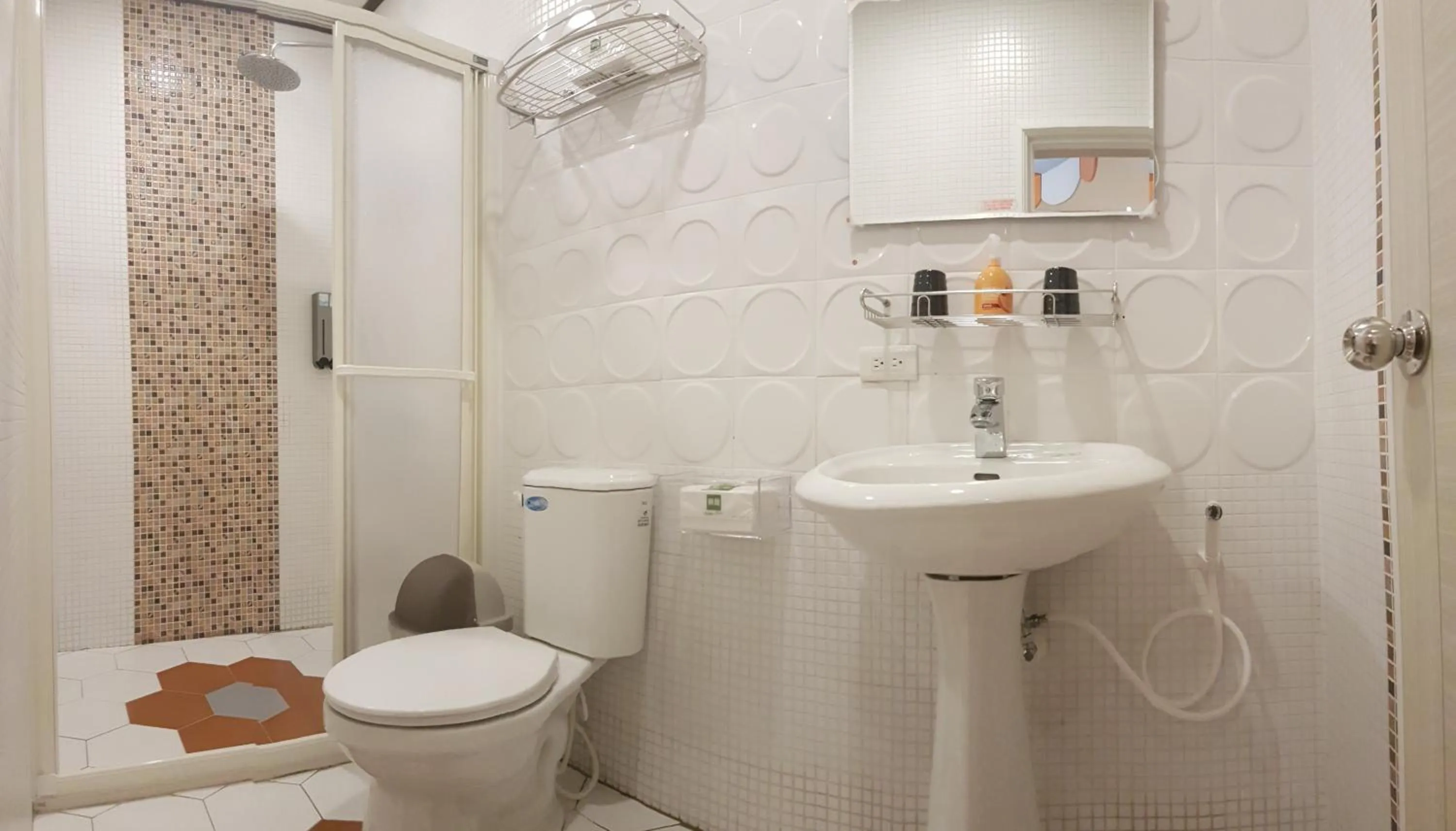 Shower in Happiness Yes Inn