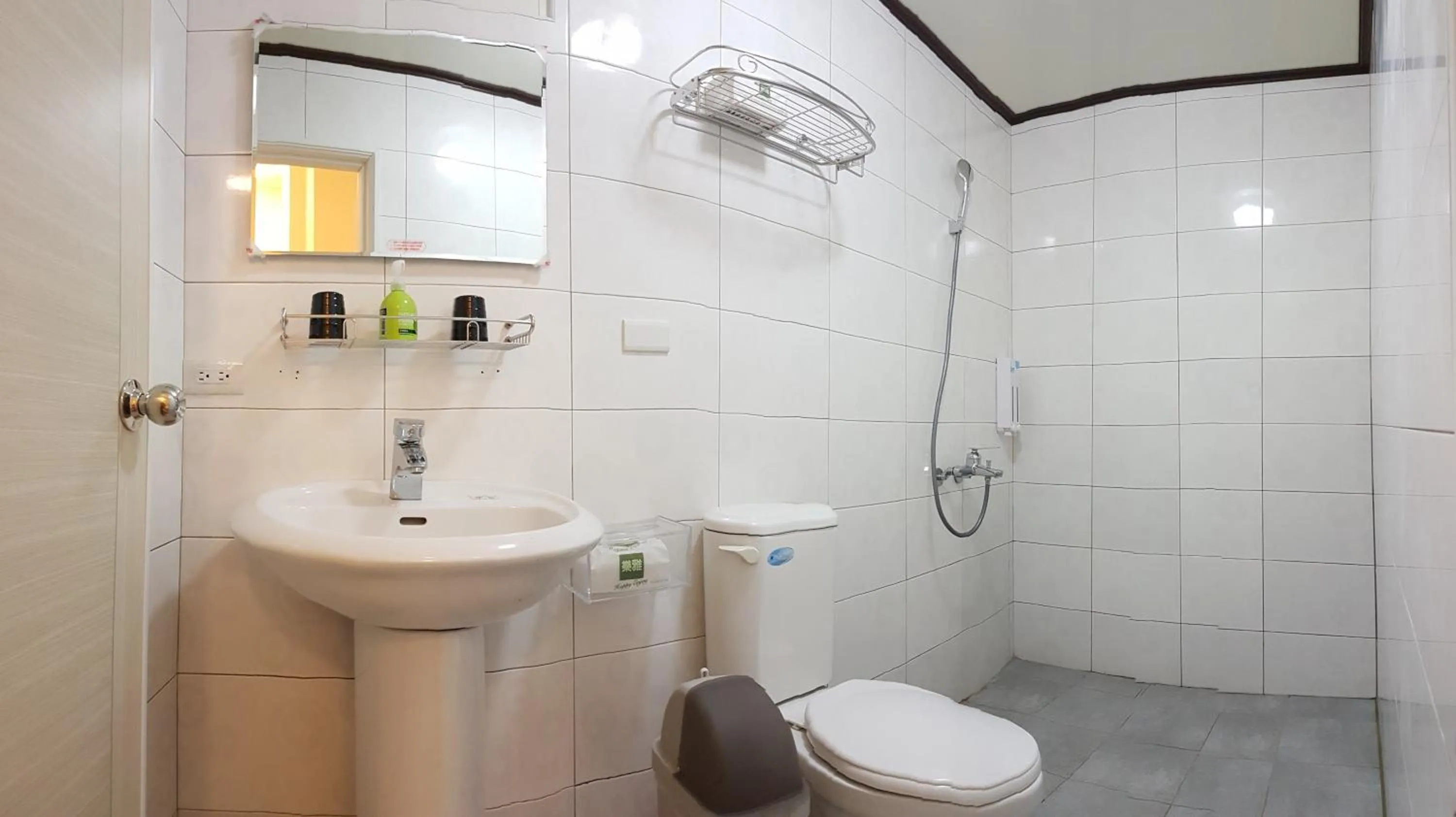 Shower in Happiness Yes Inn