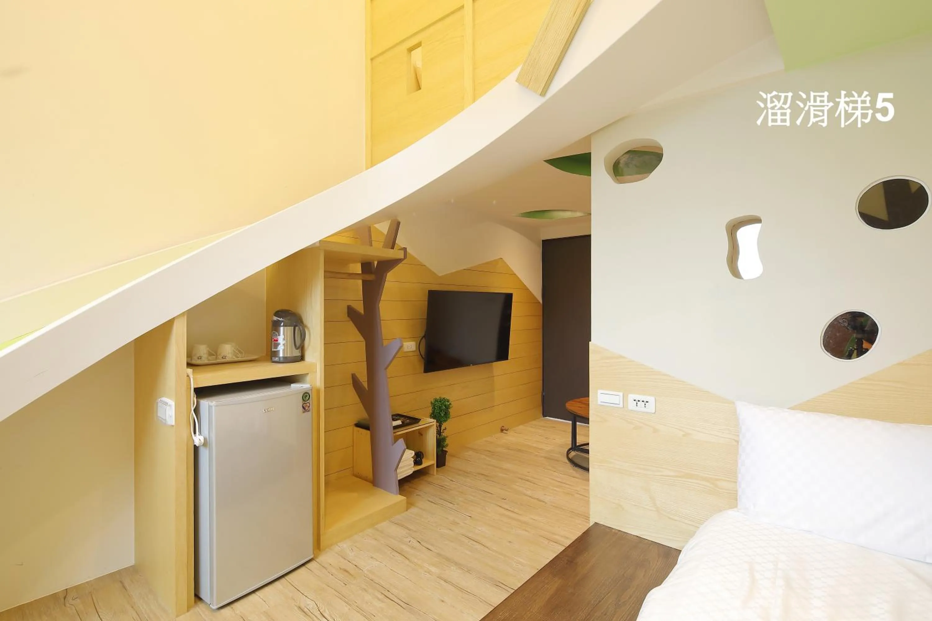 Bed in Happiness Yes Inn