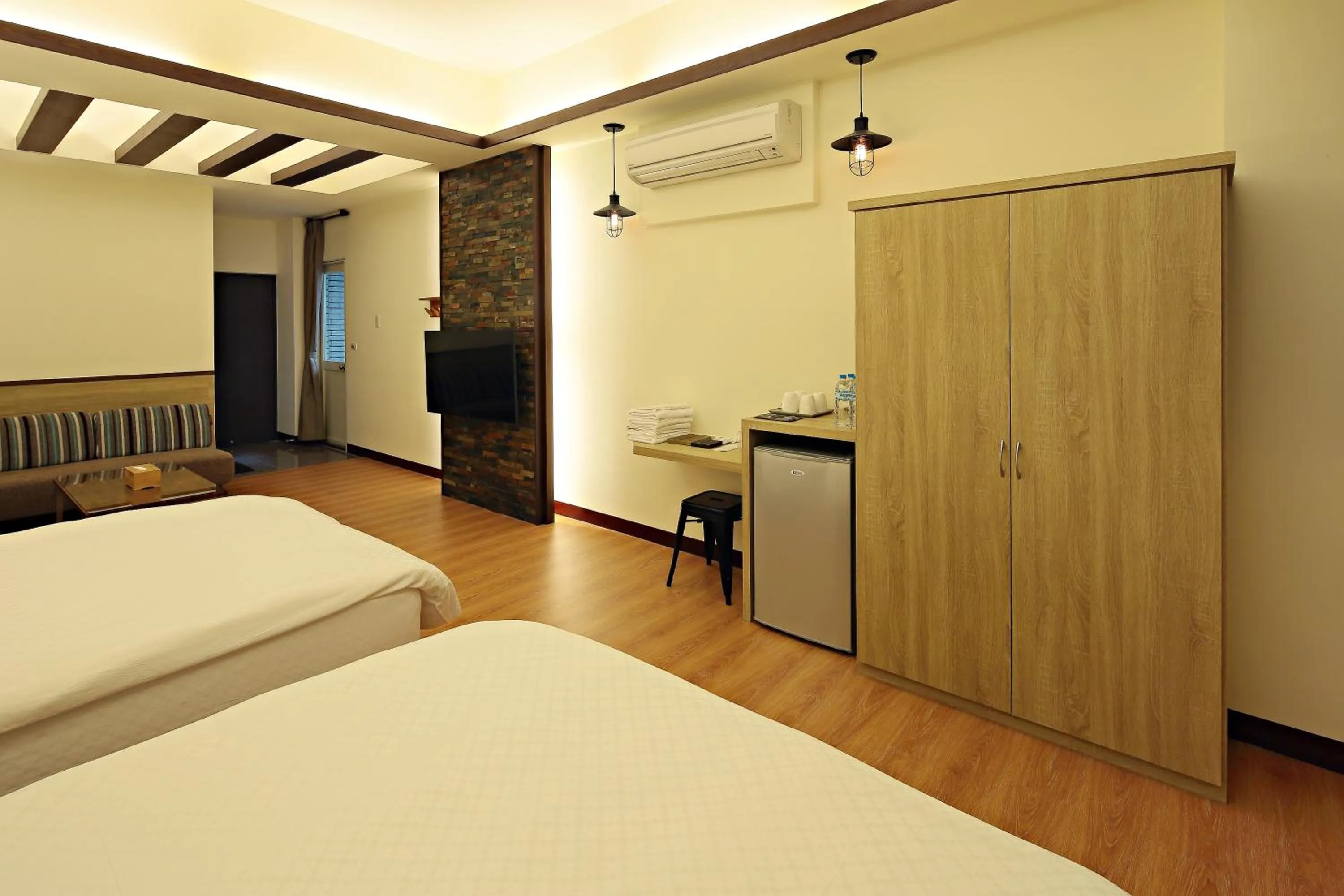 Decorative detail, Bed in Happiness Yes Inn