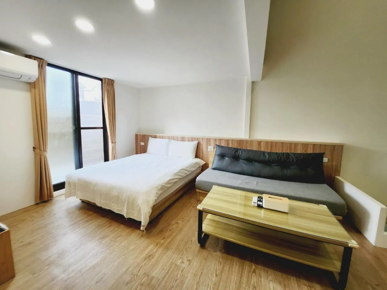 Bed in Happiness Yes Inn