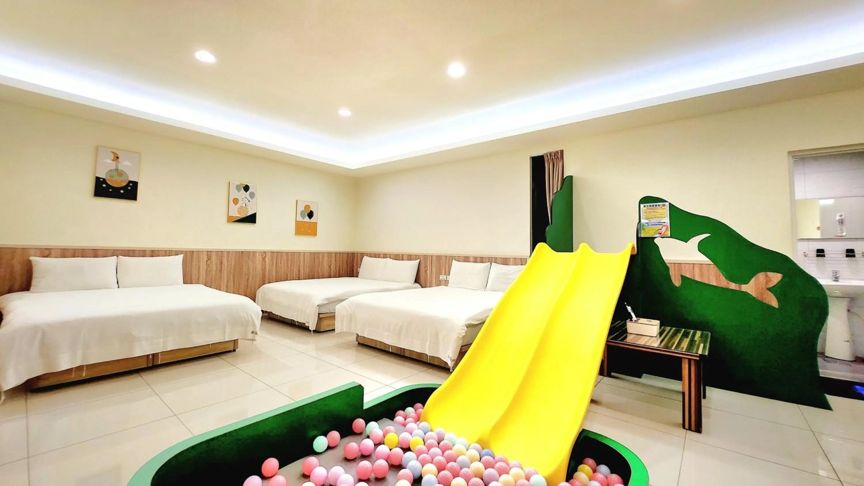 Bed in Happiness Yes Inn