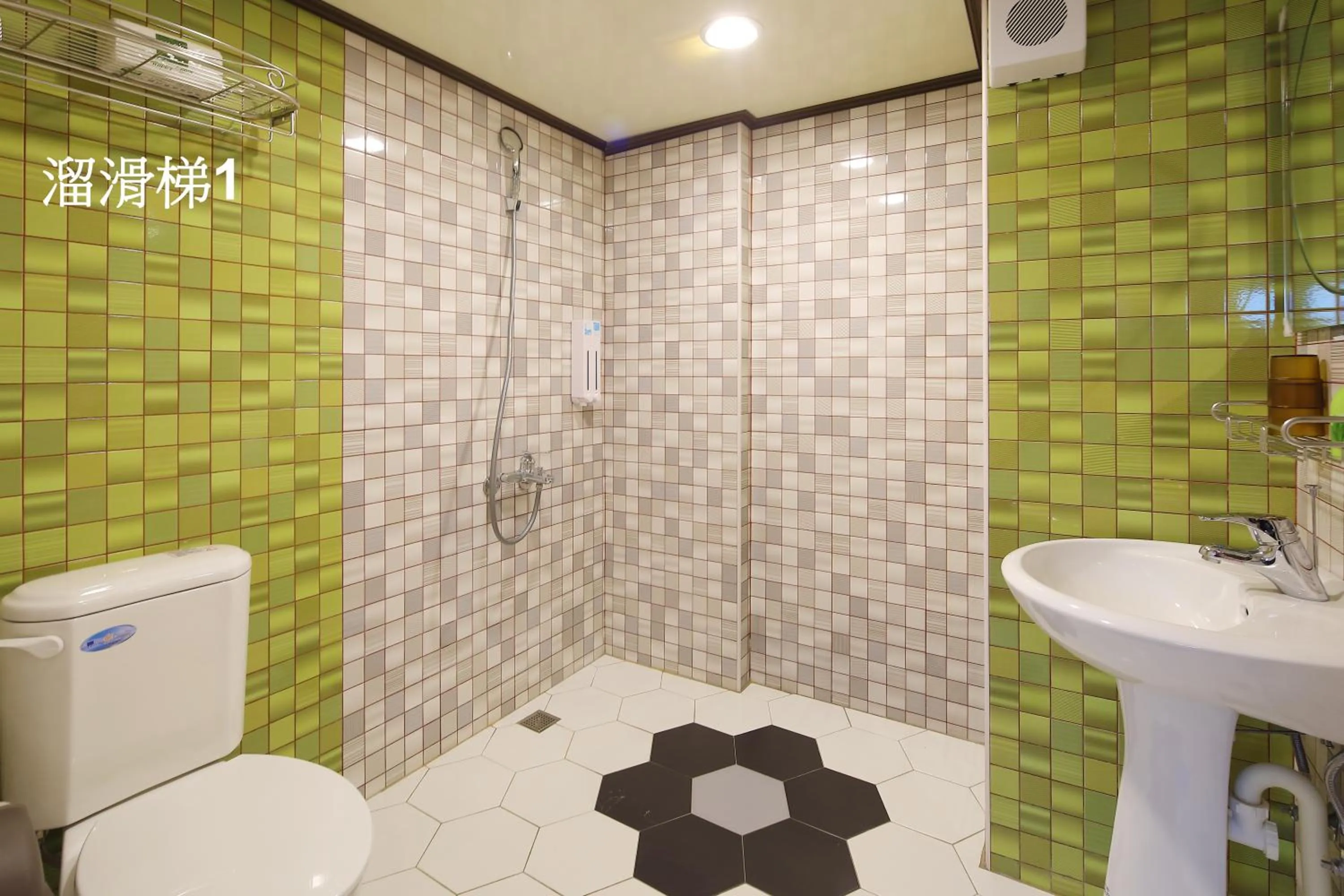 Shower in Happiness Yes Inn