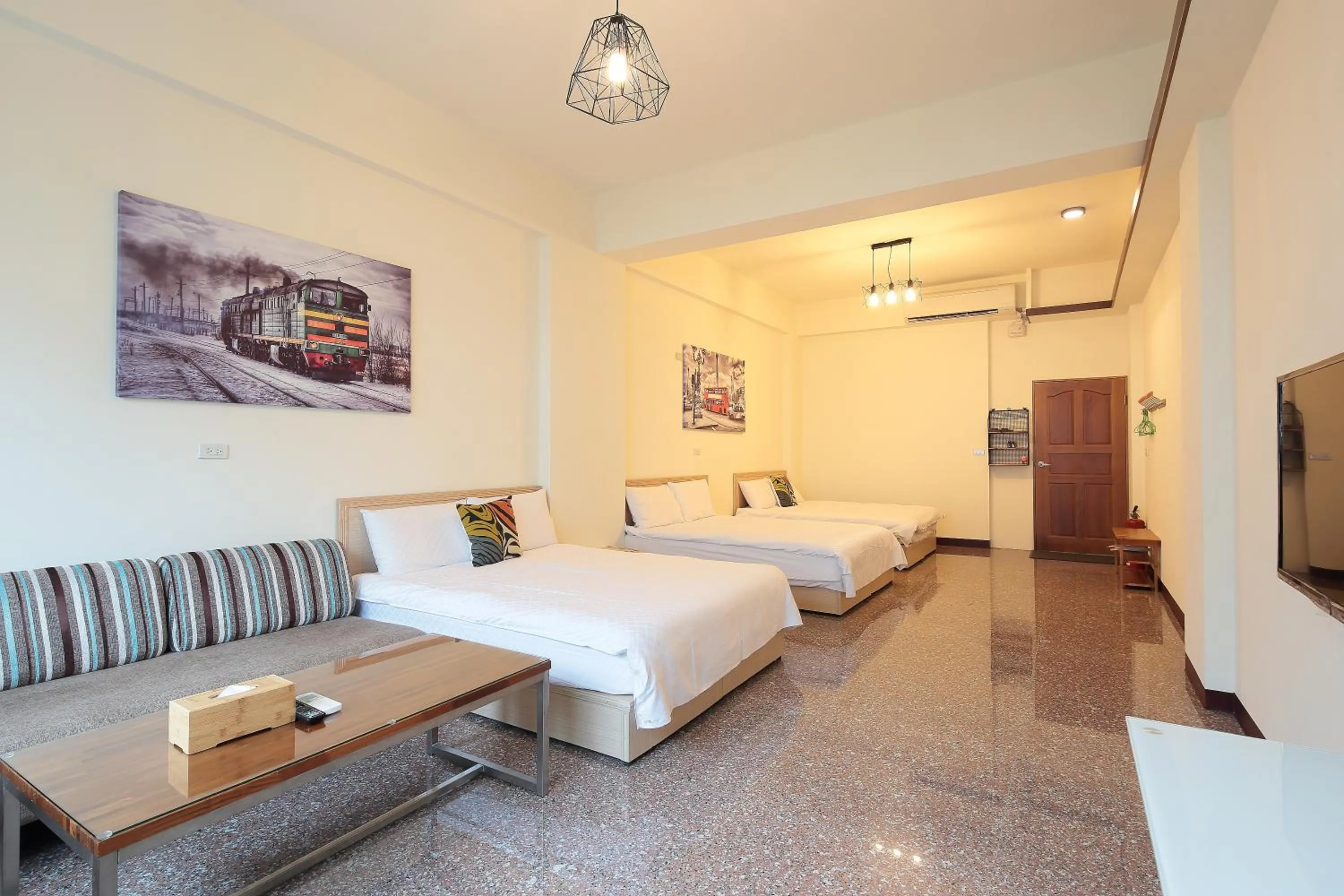 bunk bed, Bed in Happiness Yes Inn