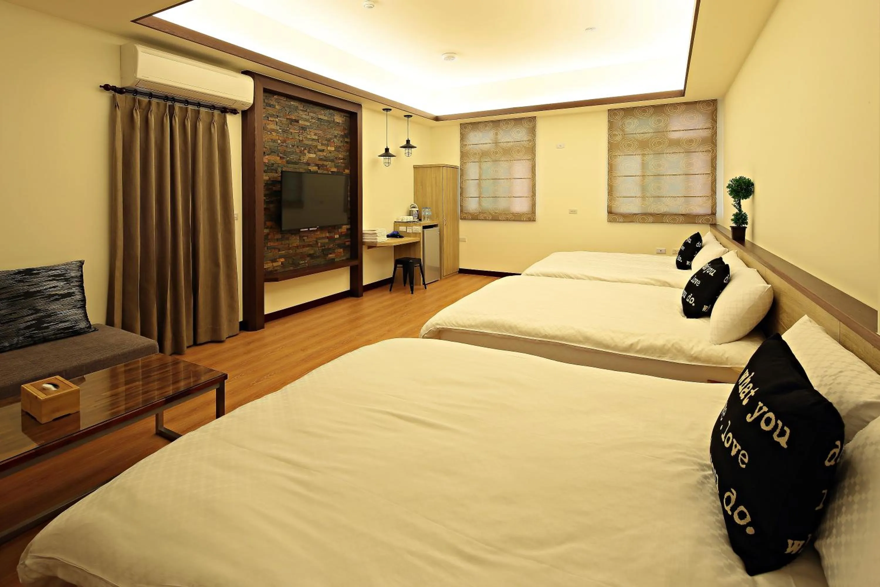 Decorative detail, Bed in Happiness Yes Inn