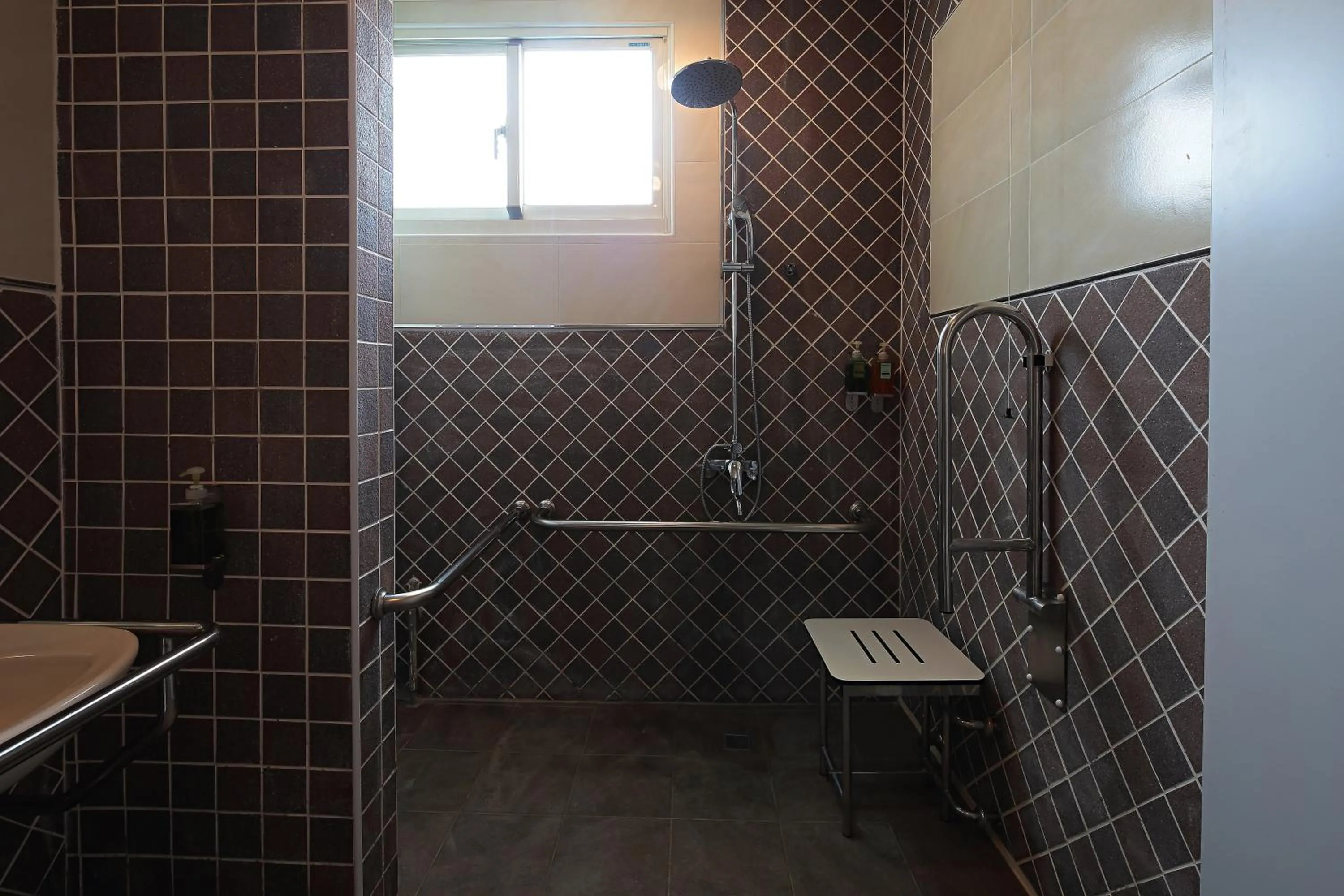 Hot Tub in Happiness Yes Inn