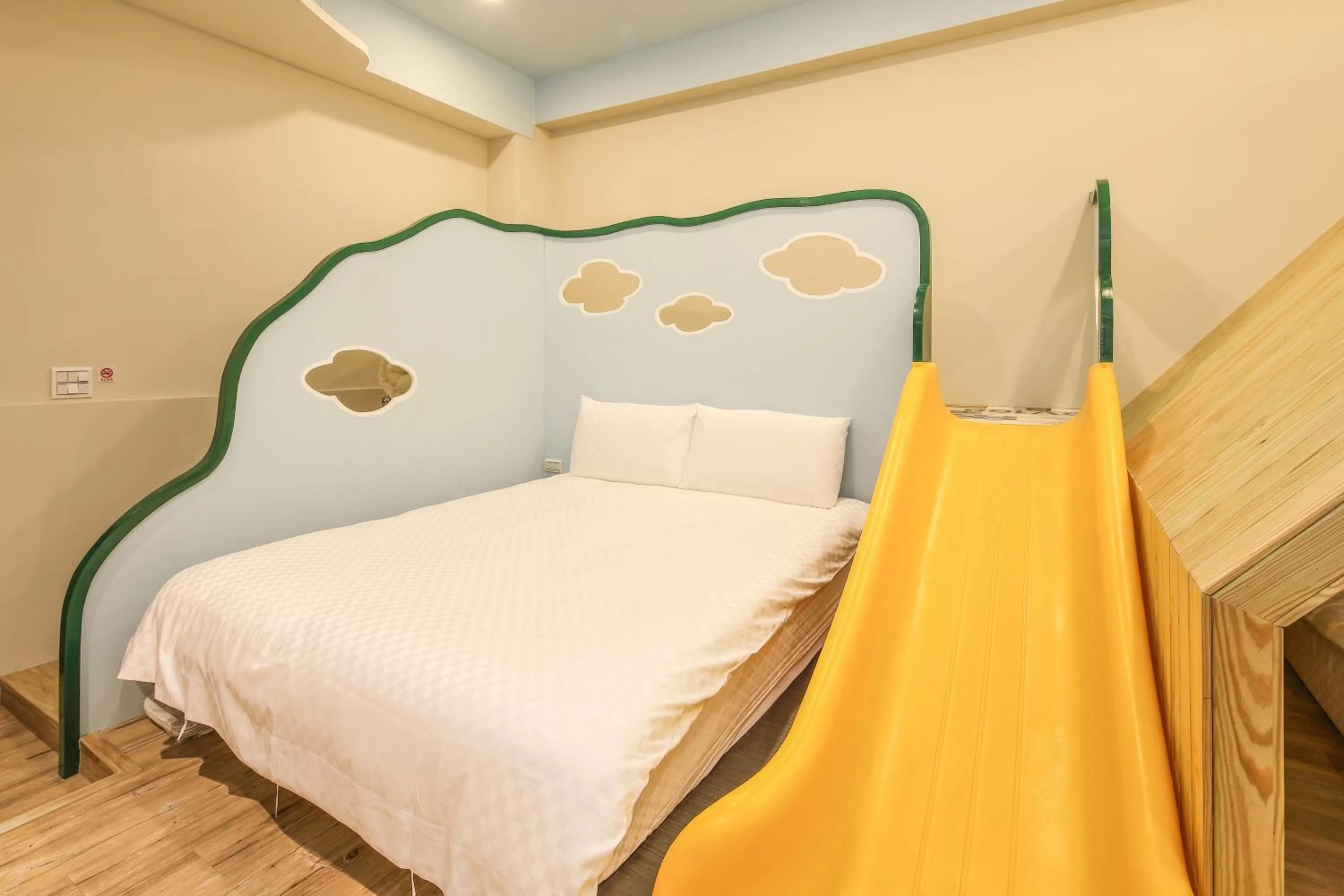 Bed in Happiness Yes Inn