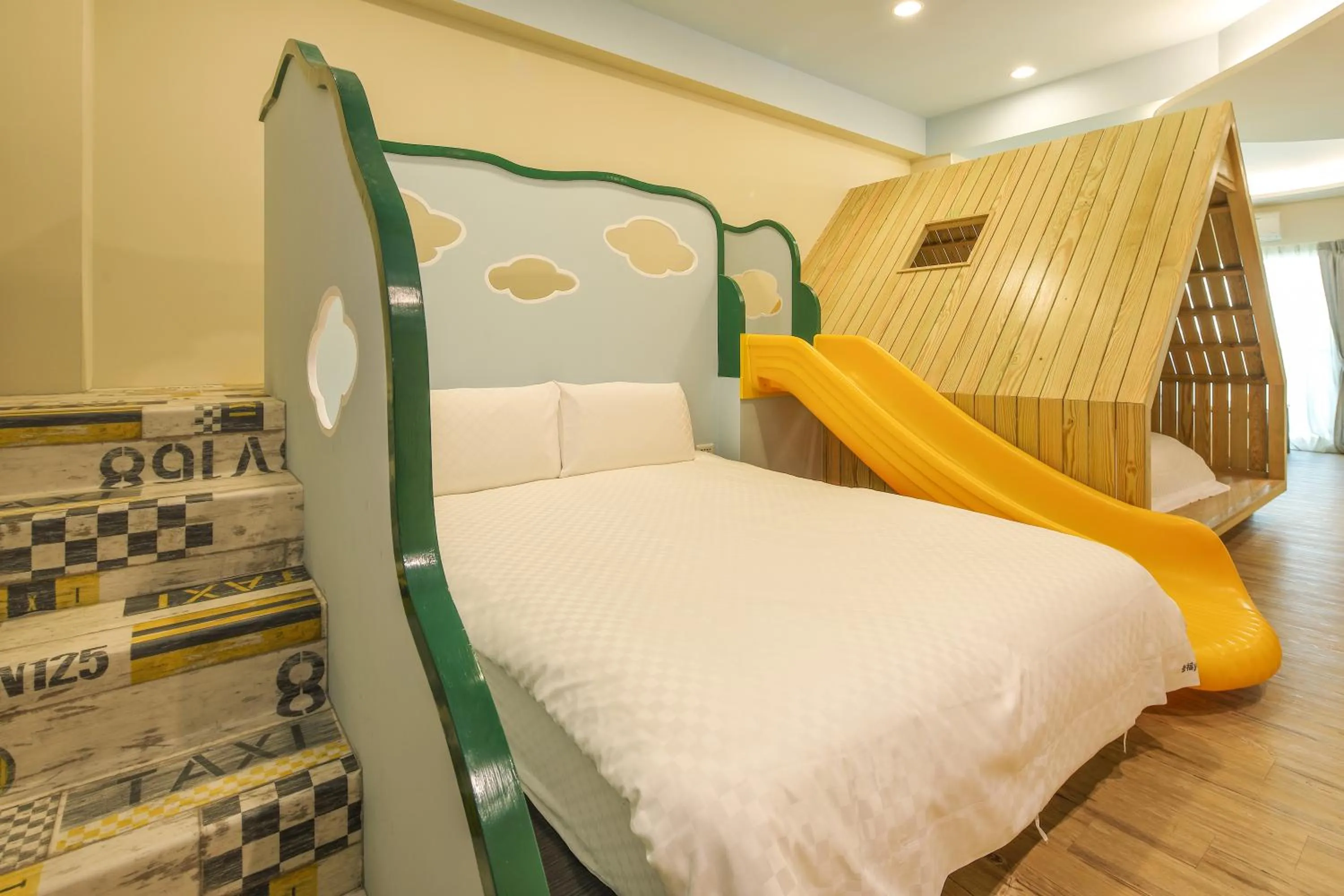 Bed in Happiness Yes Inn