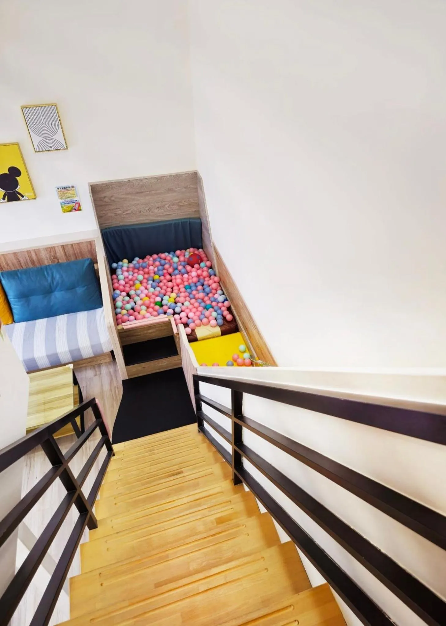 Bed in Happiness Yes Inn