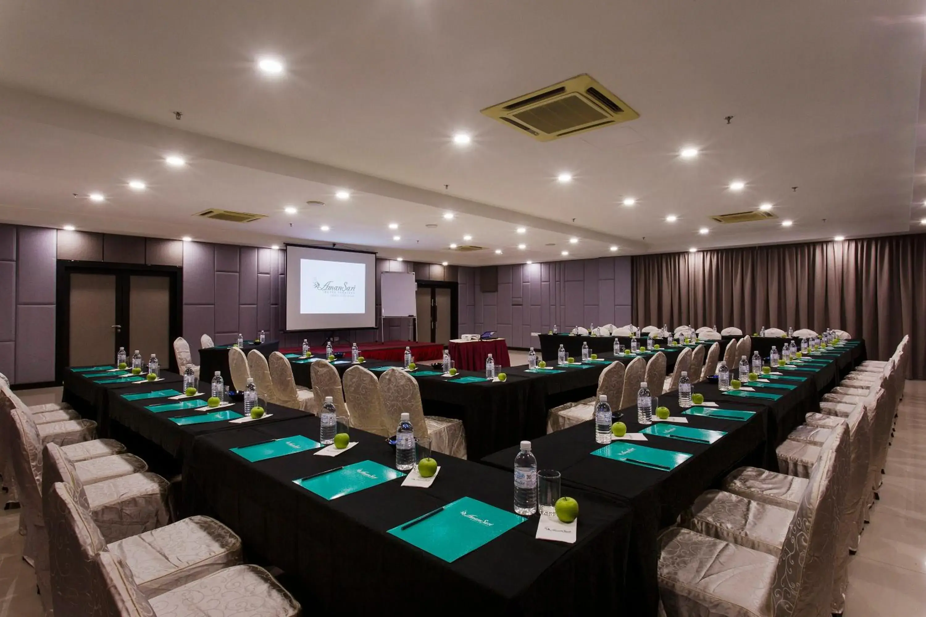 Meeting/conference room in Kingston Hotel 16 - Legoland Johor Bahru, Formerly known as Amansari Hotel Nusajaya Meeting/conference room in Kingston Hotel 16 - Legoland Johor Bahru, Formerly known as Amansari Hotel Nusajaya